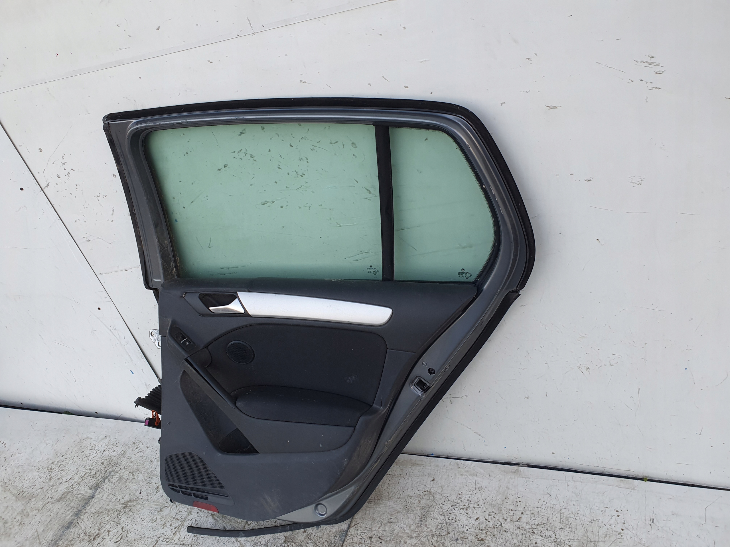 VW GOLF VI 6 HB PRAVE ZADNE DVERE