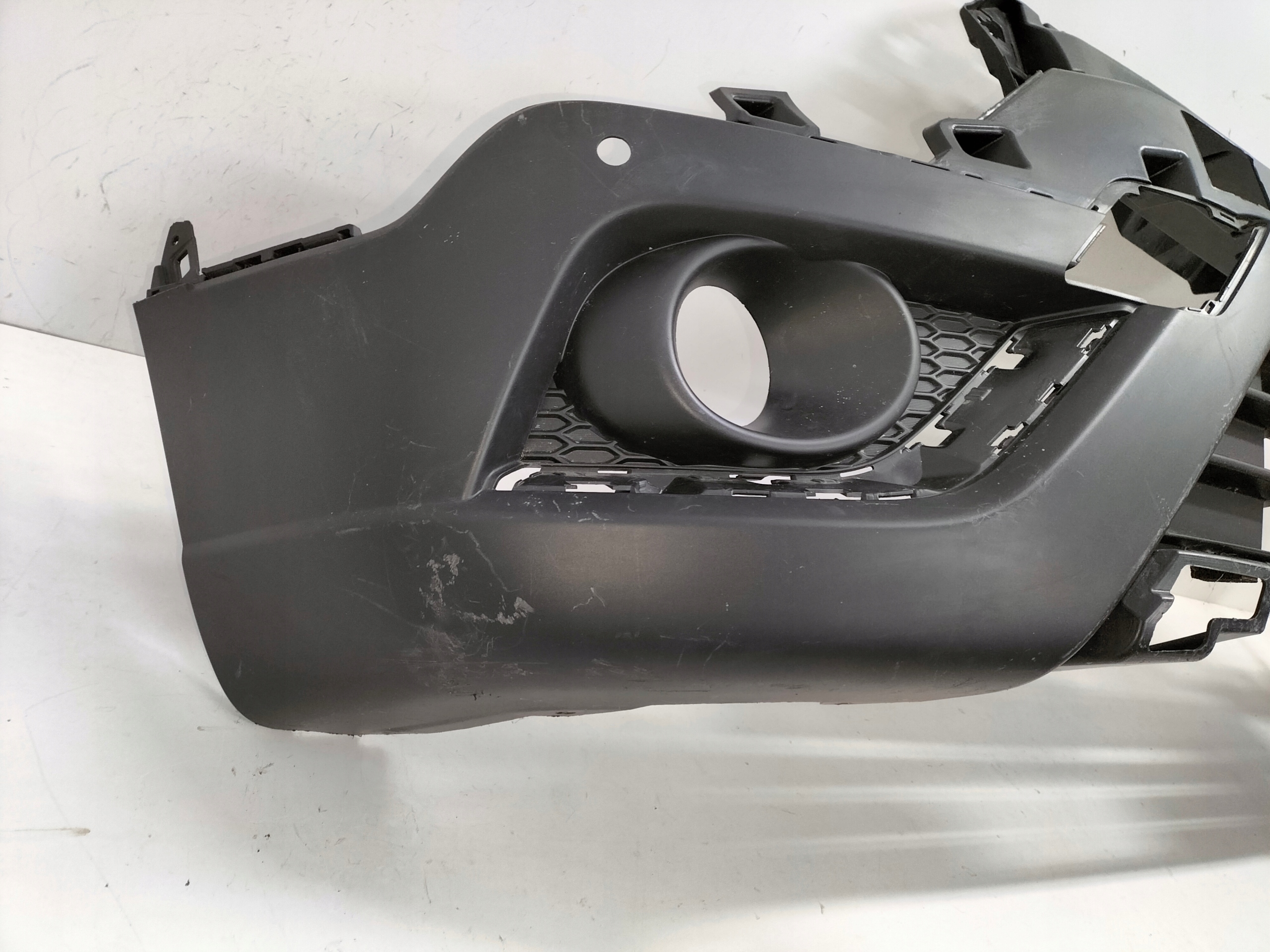 PREDNÝ NÁRAZNÍK SUZUKI SX4 S-CROSS LIFT 16-