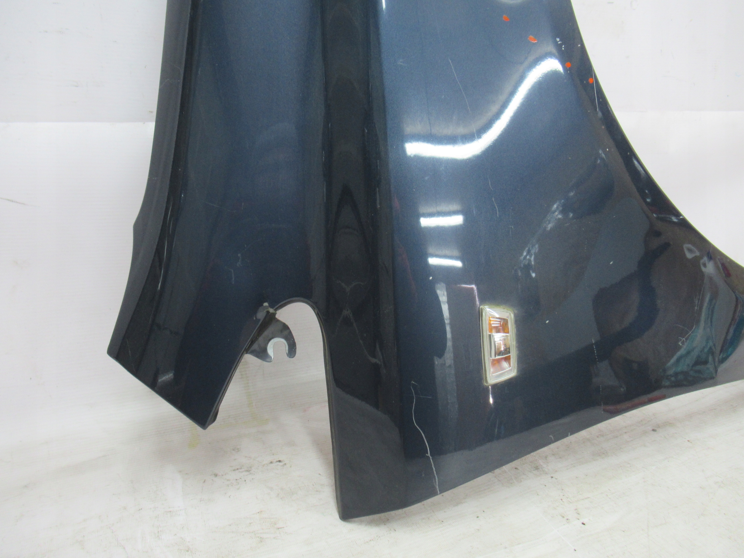 PRAVÝ PREDNÝ BLATNÍK OPEL CORSA D