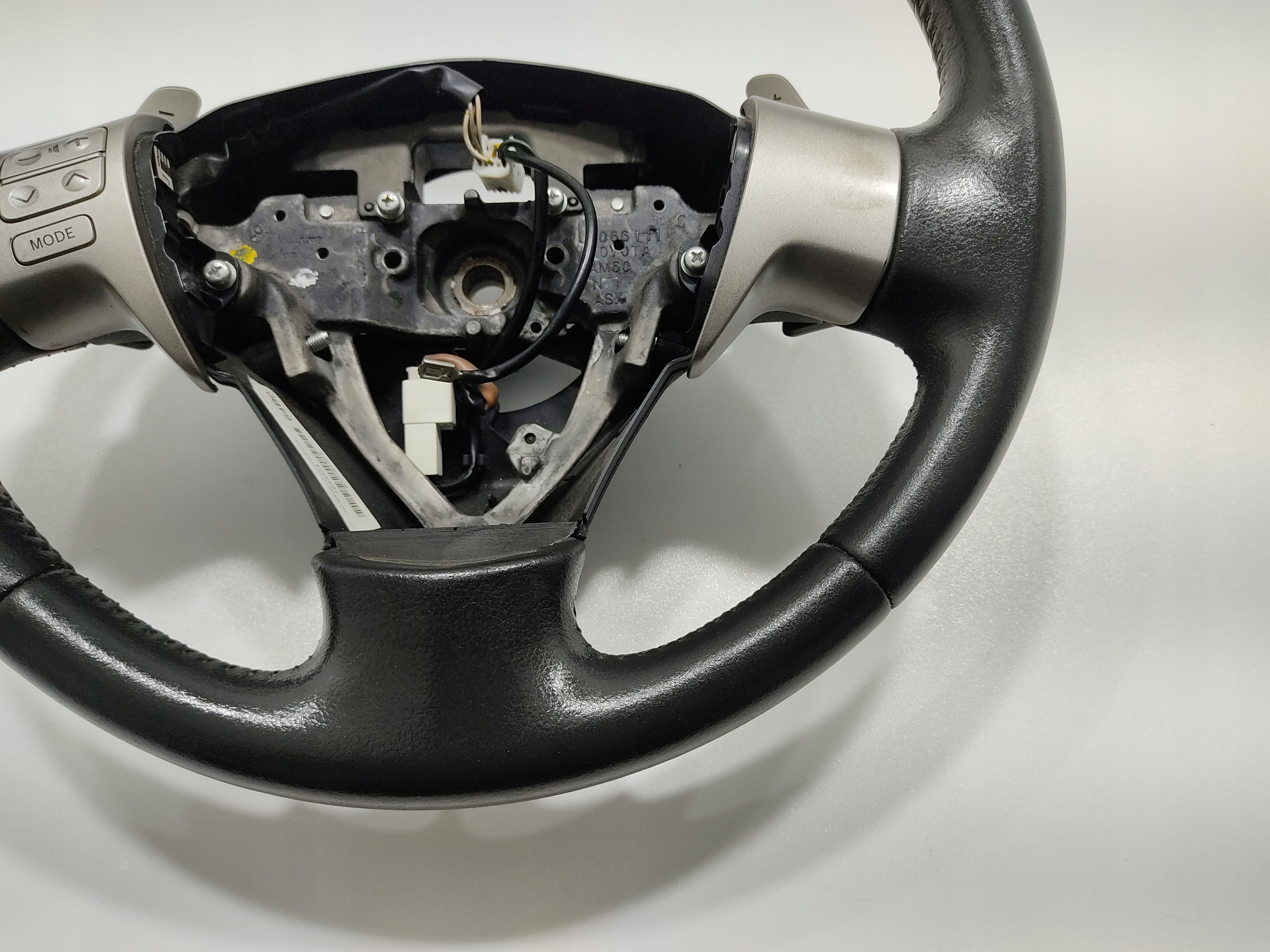 MULTIFUNKCNY VOLANT PADLA RADENIA RYCHLOSTI TOYOTA AURIS I E15 2006-2009