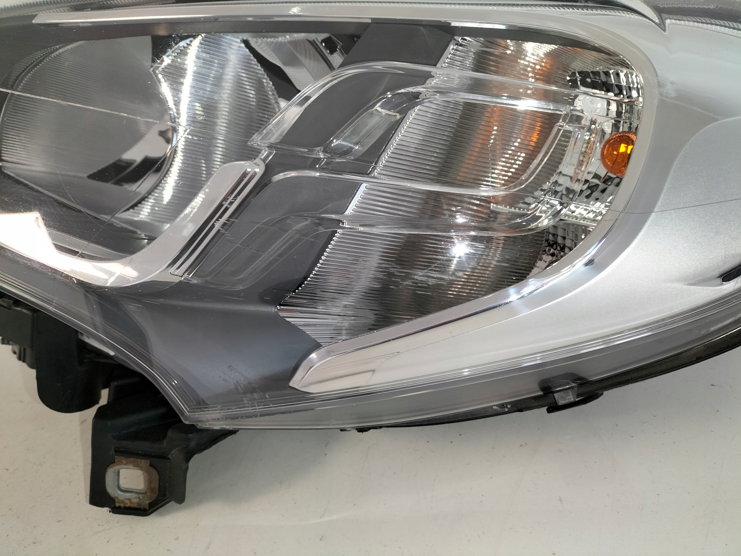 LAVE PREDNE SVETLO FIAT DOBLO II LIFT 15-