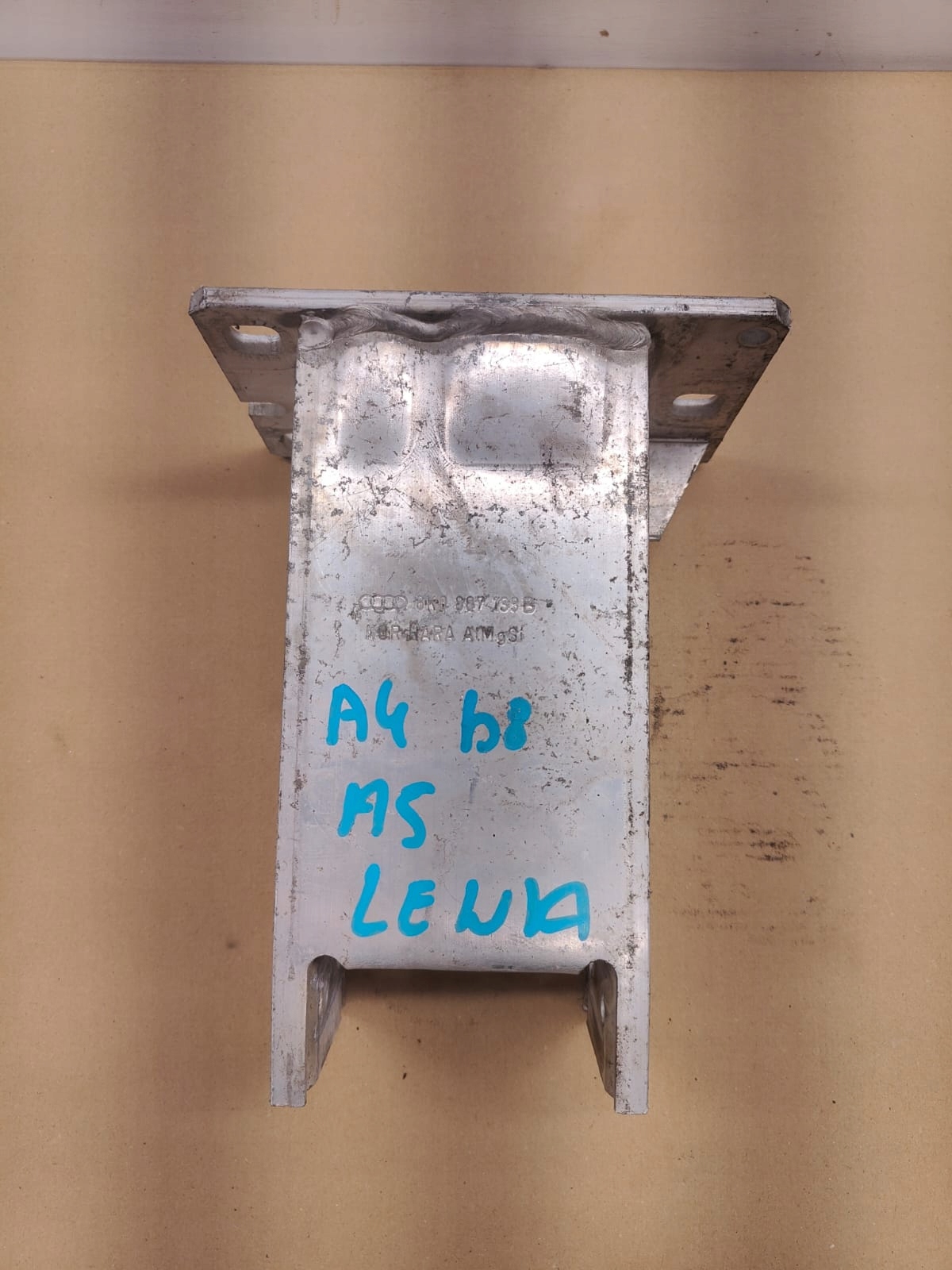 Audi a4 b8 a5 8k0807133b ABSORBER NÁRAZU ĽAVÝ PREDNÝ