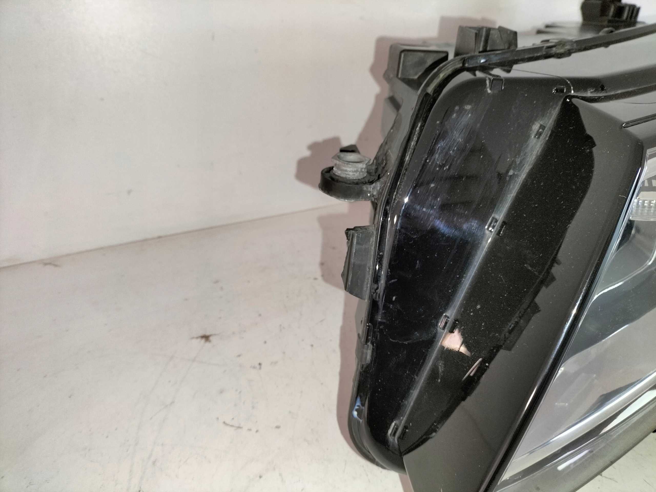 LAVE PREDNE SVETLO VW TIGUAN II 16- FULL LED