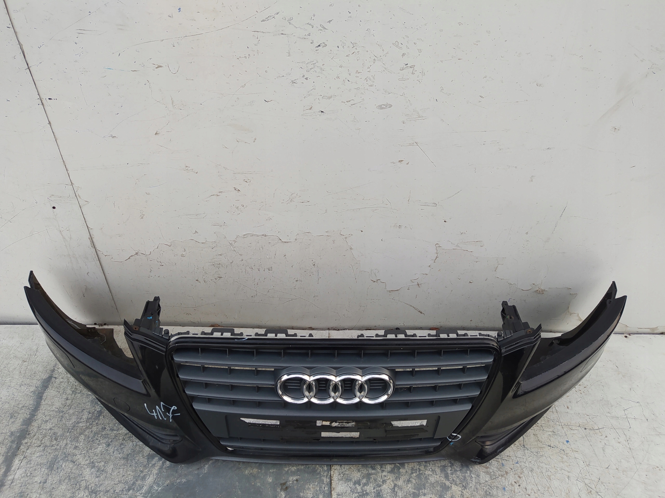 AUDI A5 8T S-LINE XENON PDC 8T0807437D PREDNÝ NÁRAZNÍK