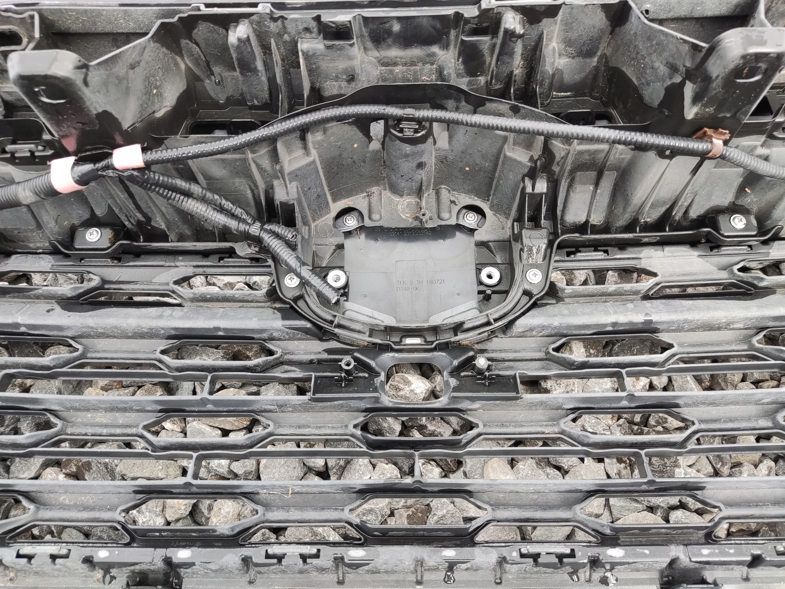 PREDNÝ NÁRAZNÍK KOMPLETNY PDC SENZORY TOYOTA RAV4 V 2019-24 HYBRID