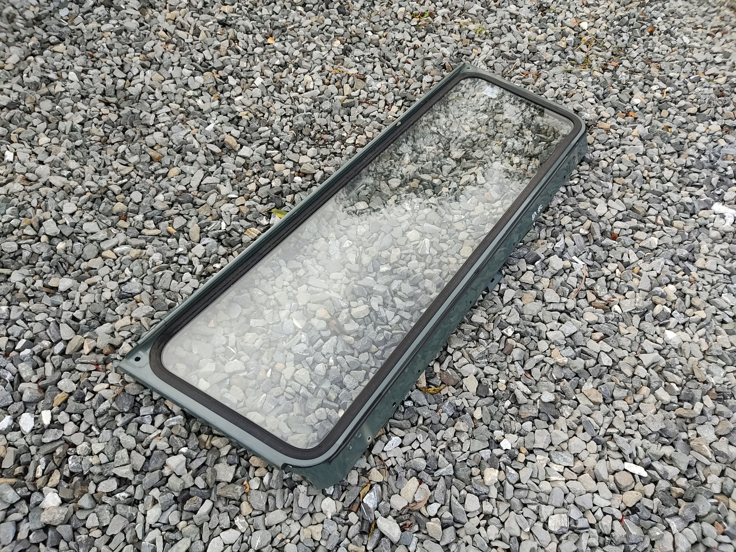 RÁMIK ČELNÉHO SKLA LAND ROVER DEFENDER 1999-14