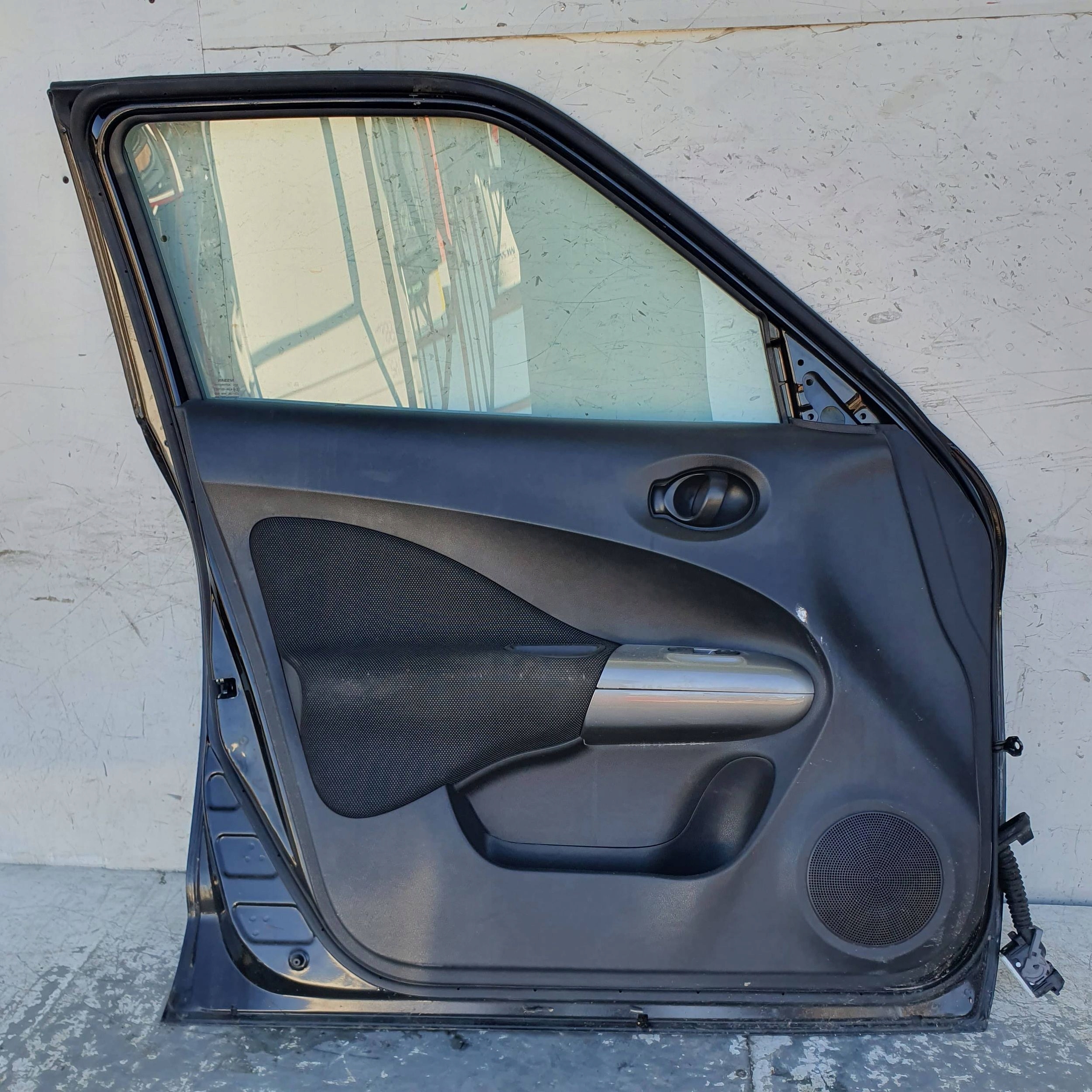 Nissan Juke I F15 LAVE PREDNE DVERE