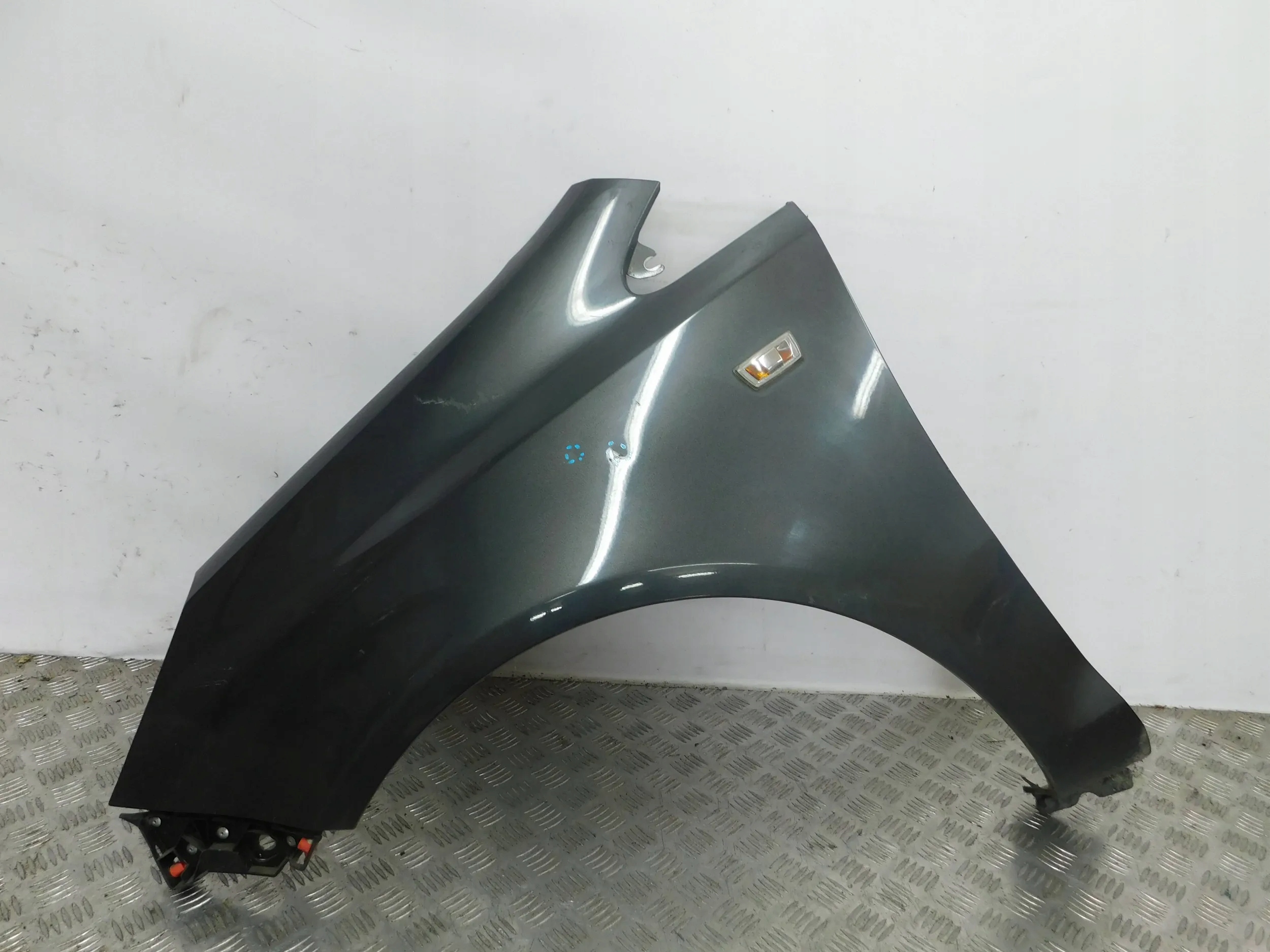 BLATNIK PREDNÝ LAVY OPEL CORSA D