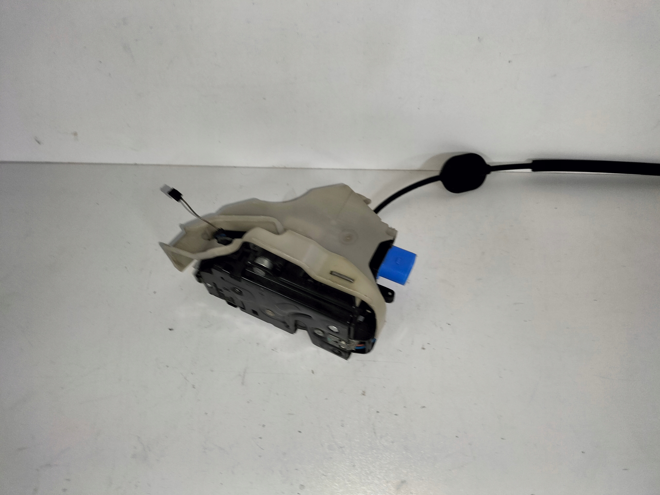 ZÁMOK PRAVÝCH ZADNÝCH DVERÍ SKODA OCTAVIA II 04- VW GOLF V 03- GOLF PLUS