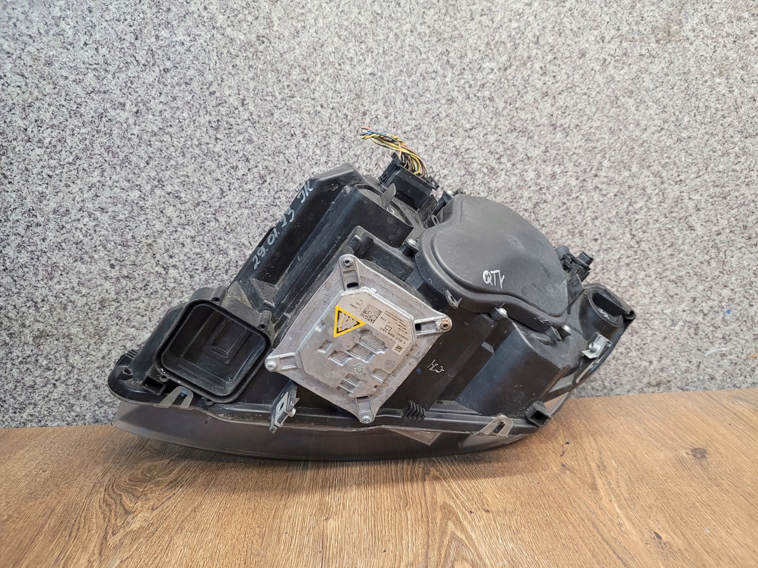 BMW 3 E92 E93 XENON PRAVÉ PREDNÉ SVETLO