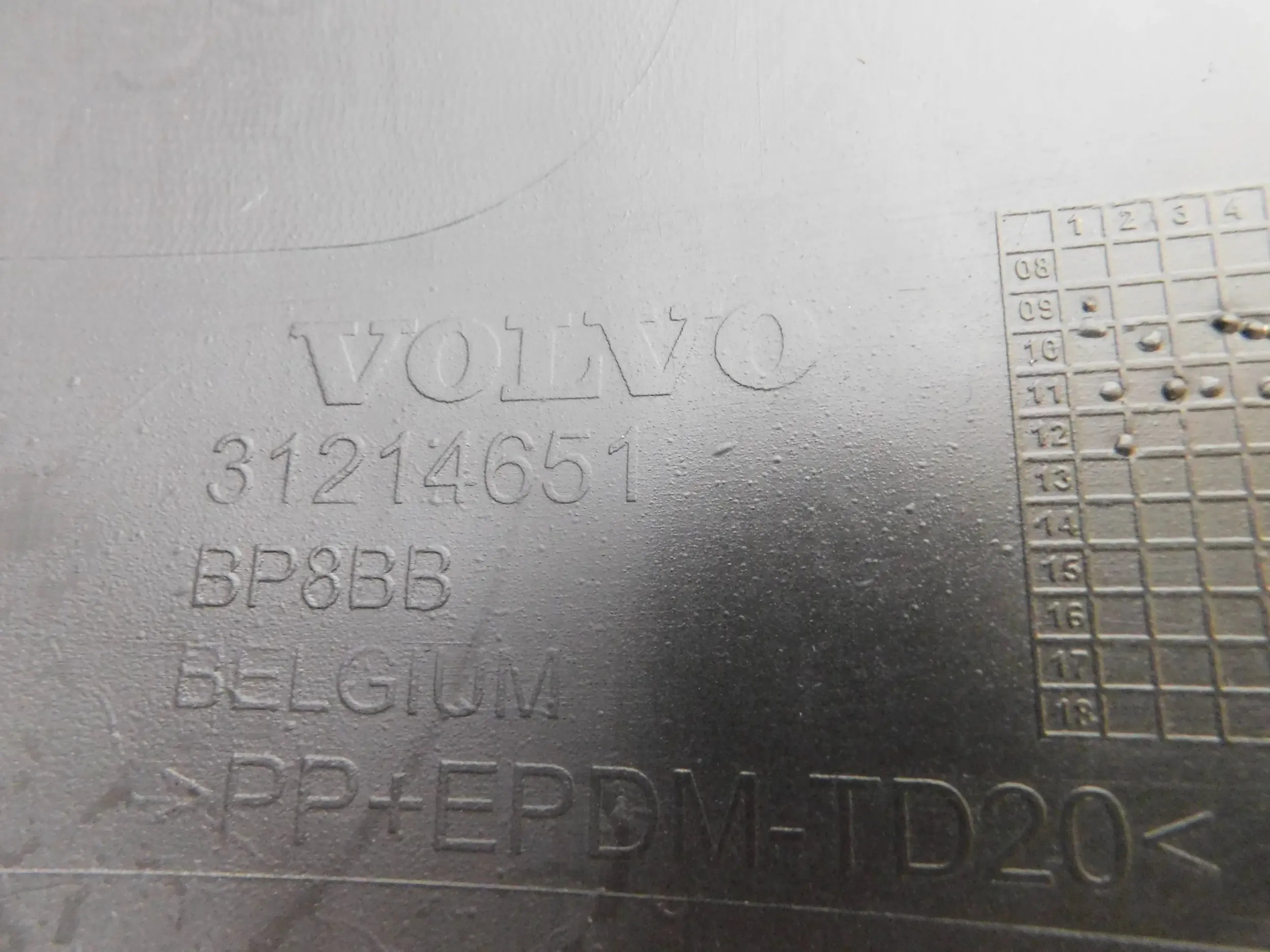 ZADNÝ NÁRAZNÍK VOLVO C30
