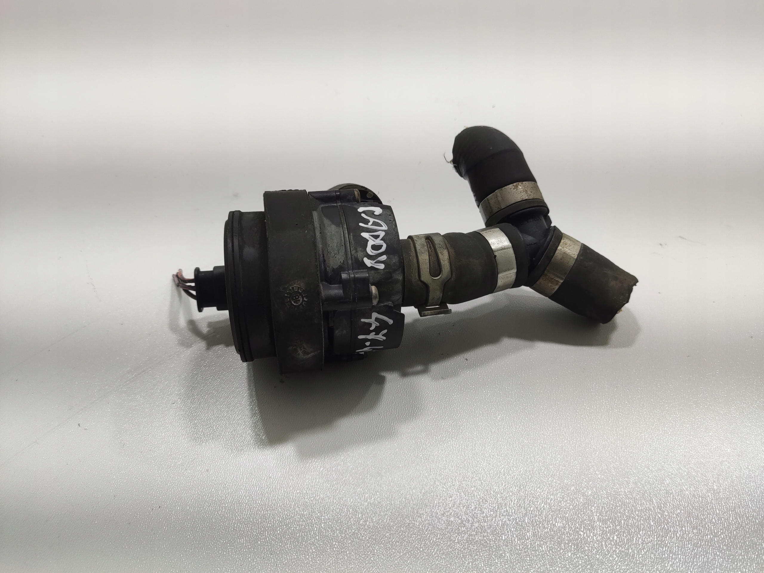 POMOCNÁ VODNÁ PUMPA VOLKSWAGEN CADDY III IV 2K5 2.0 TDI 15- LIFT 5G0965567