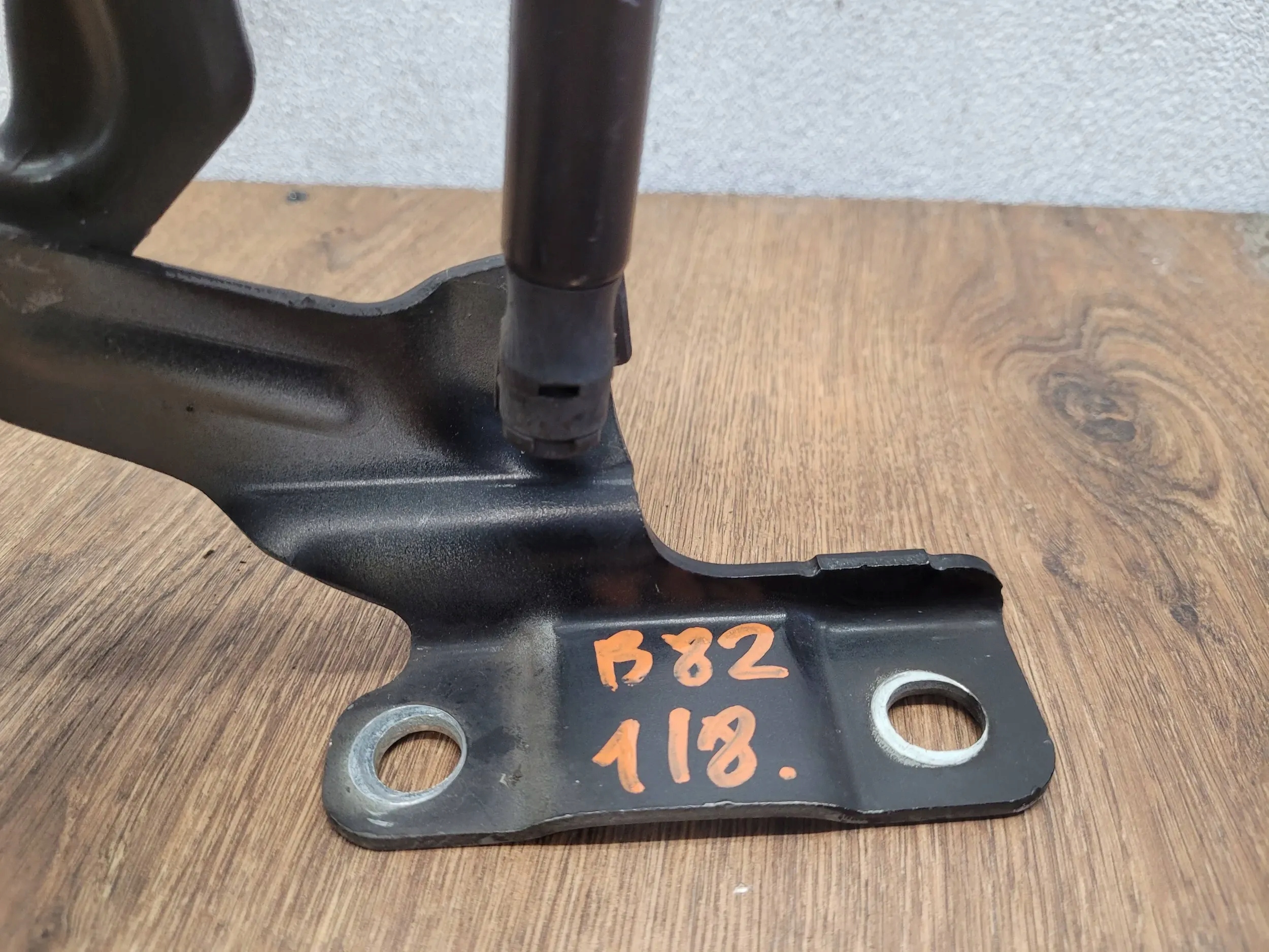Volvo XC60 30779283 PRAVY PANT PREDNEJ KAPOTY