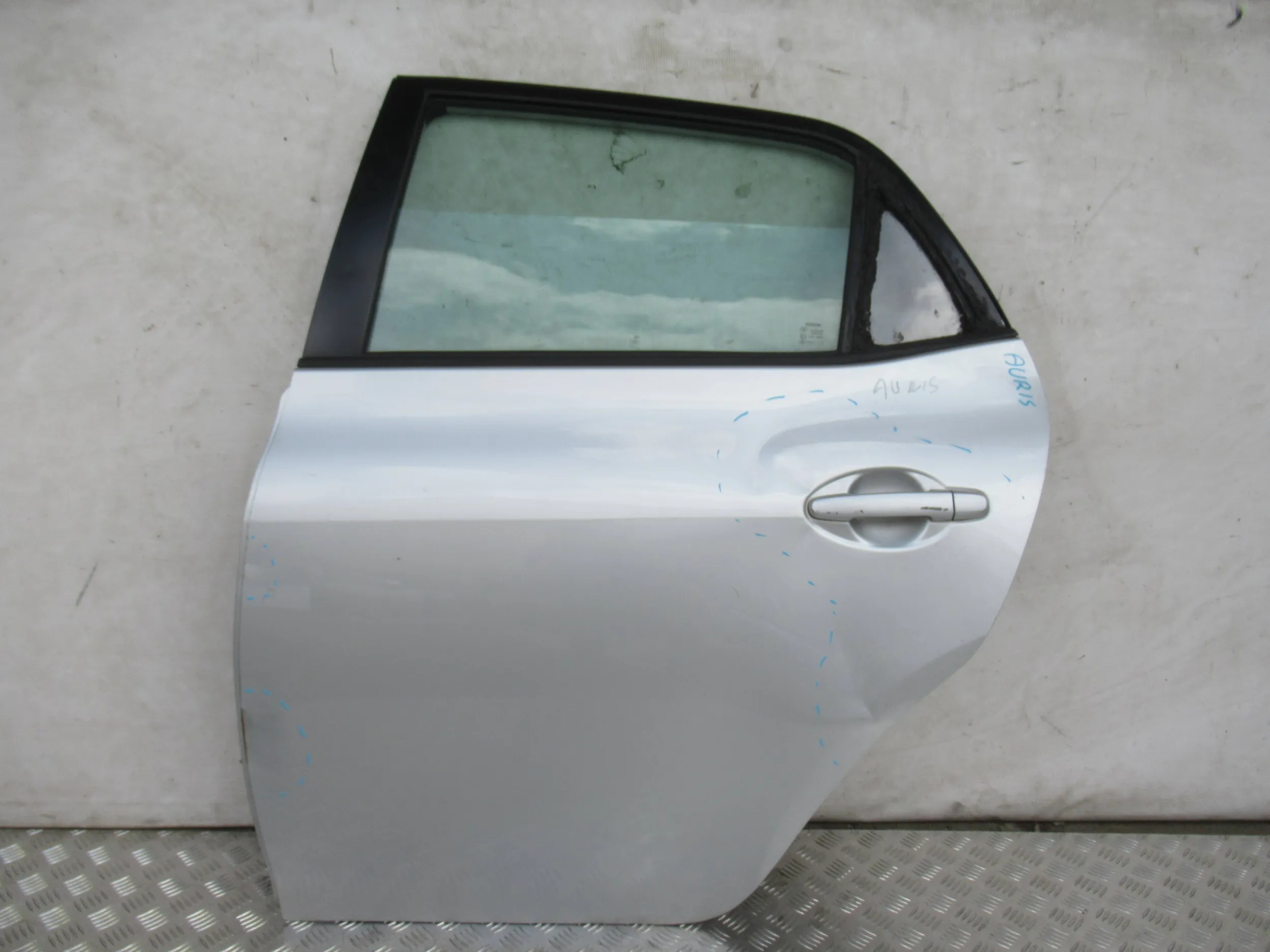 LAVE ZADNE DVERE TOYOTA AURIS I