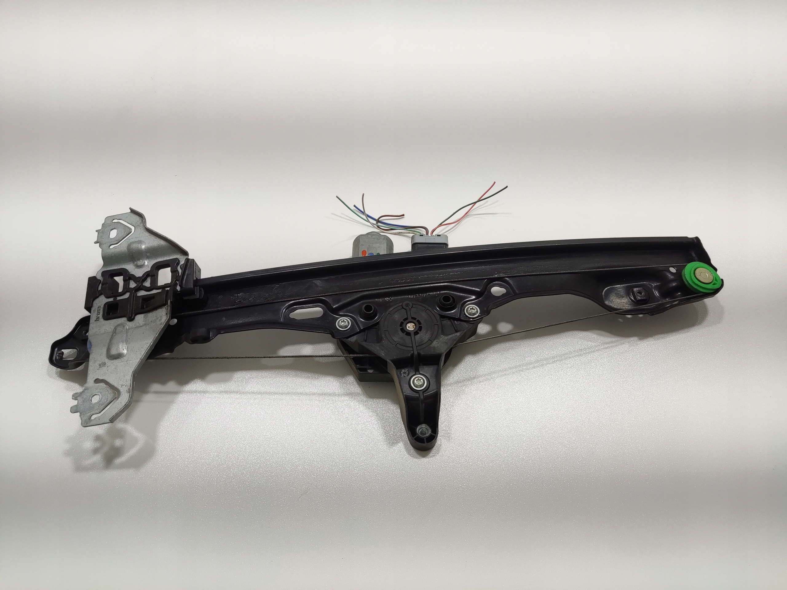ĽAVÝ PREDNÝ MECHANIZMUS SŤAHOVANIA OKNA NISSAN PULSAR C13 807013ZL0B