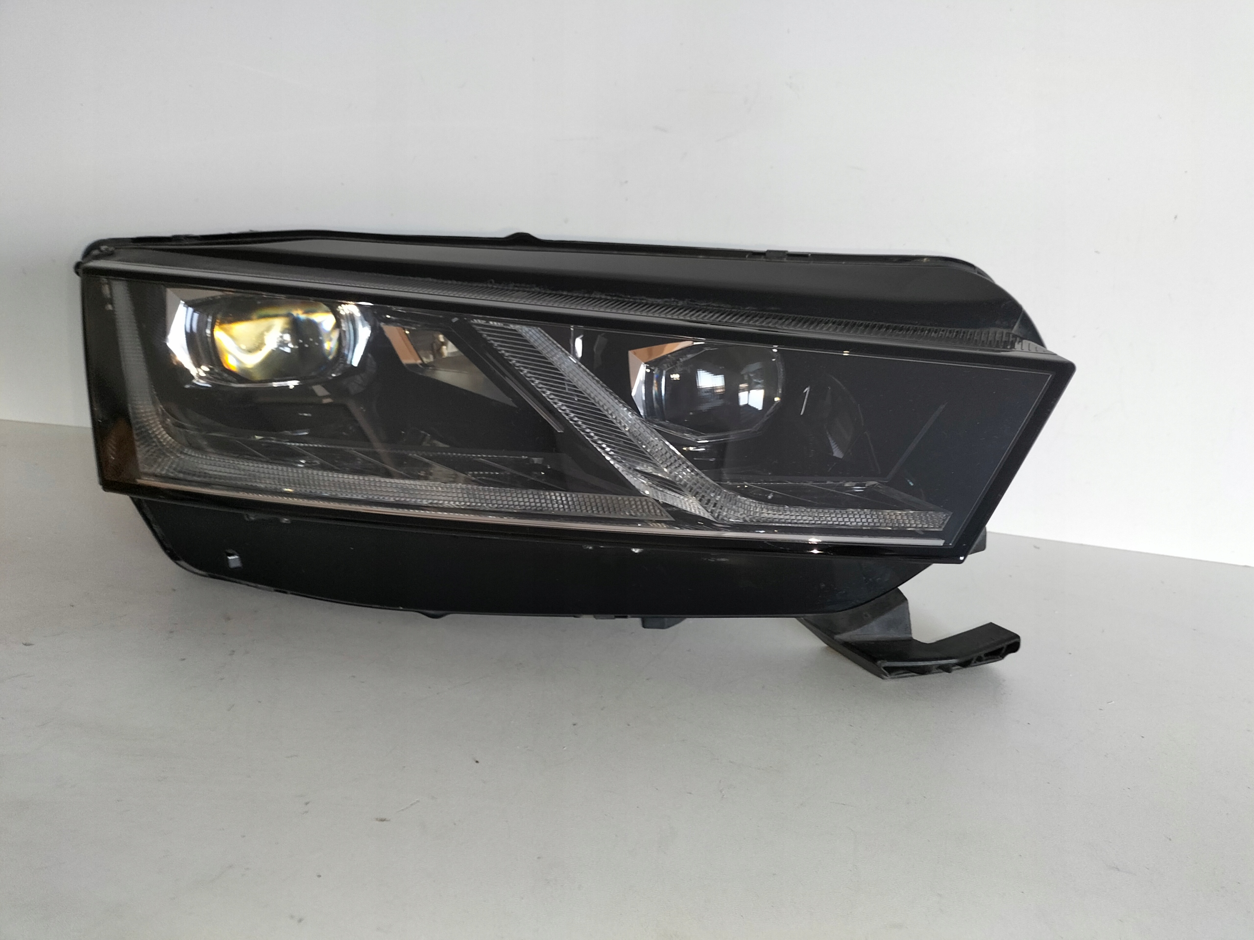 PRAVE PREDNE SVETLO SKODA OCTAVIA 4 IV 19- FULL LED