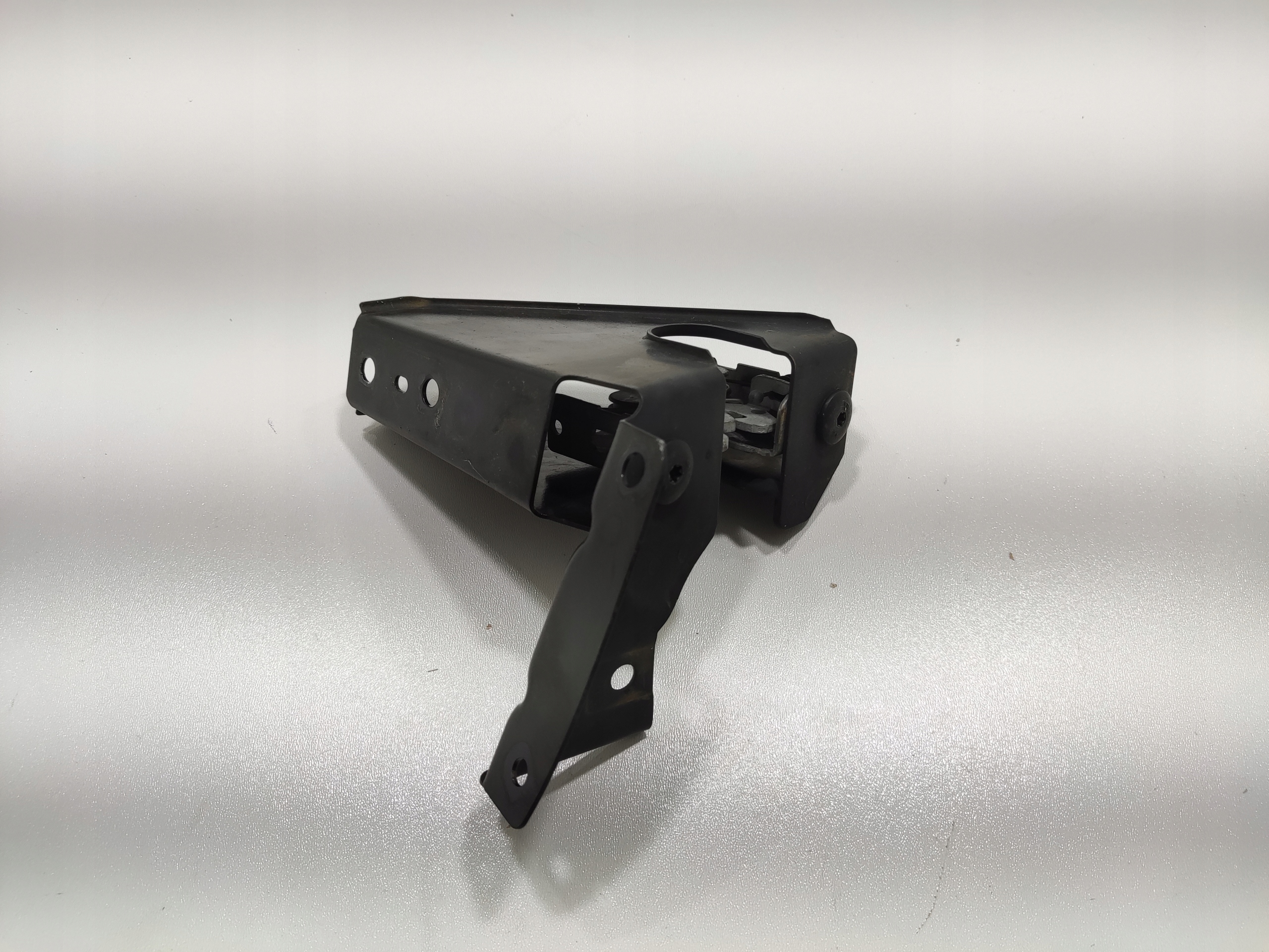 ZAMOK PREDNEJ KAPOTY PRAVÝ BMW E92 E93 7116706 2009-2012 LIFT