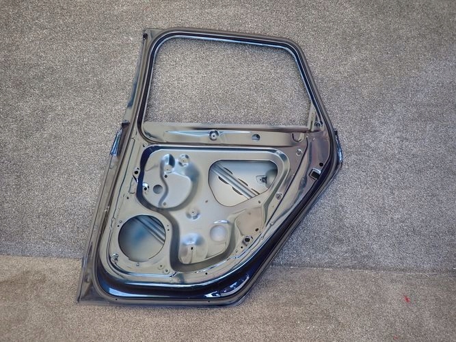 AUDI A3 HB 12- PRAVE ZADNE DVERE