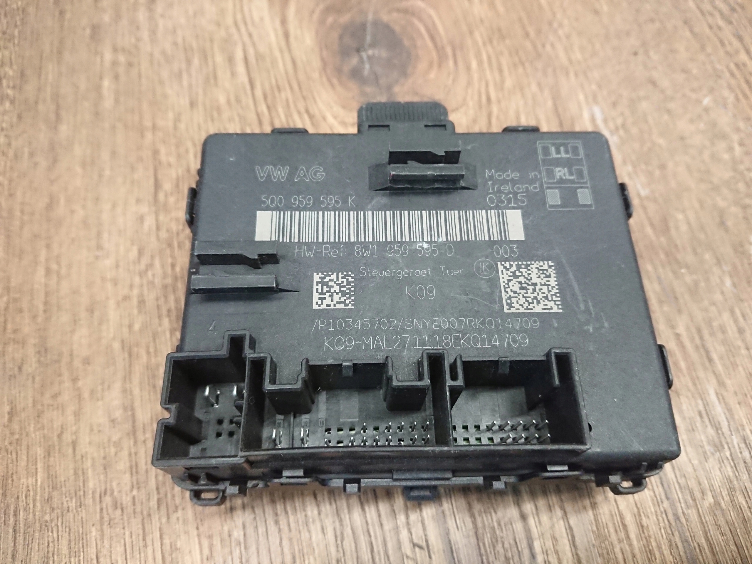 AUDI A3 MODUL RIADIACA JEDNOTKA DVERI 5Q0959595K