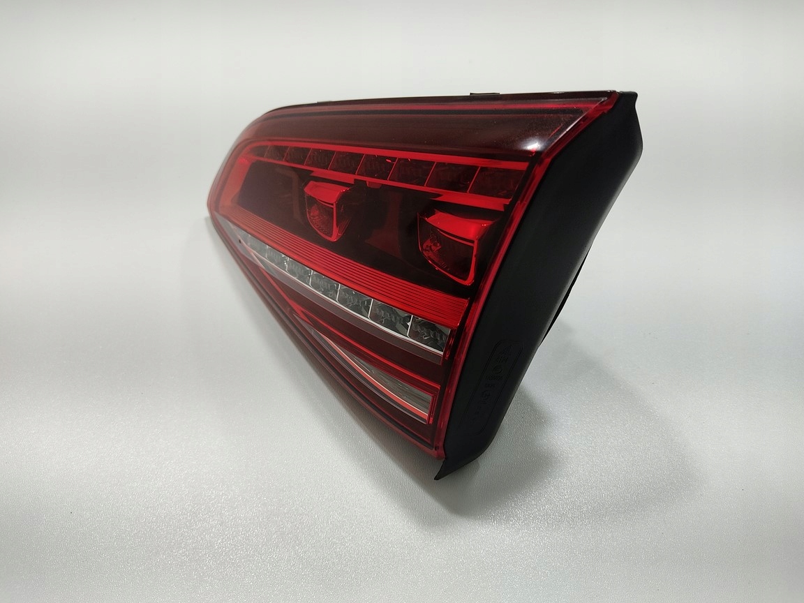 PRAVE ZADNE SVETLO V KAPOTE GOLF VII GTI 5G0945308F 2012-2016