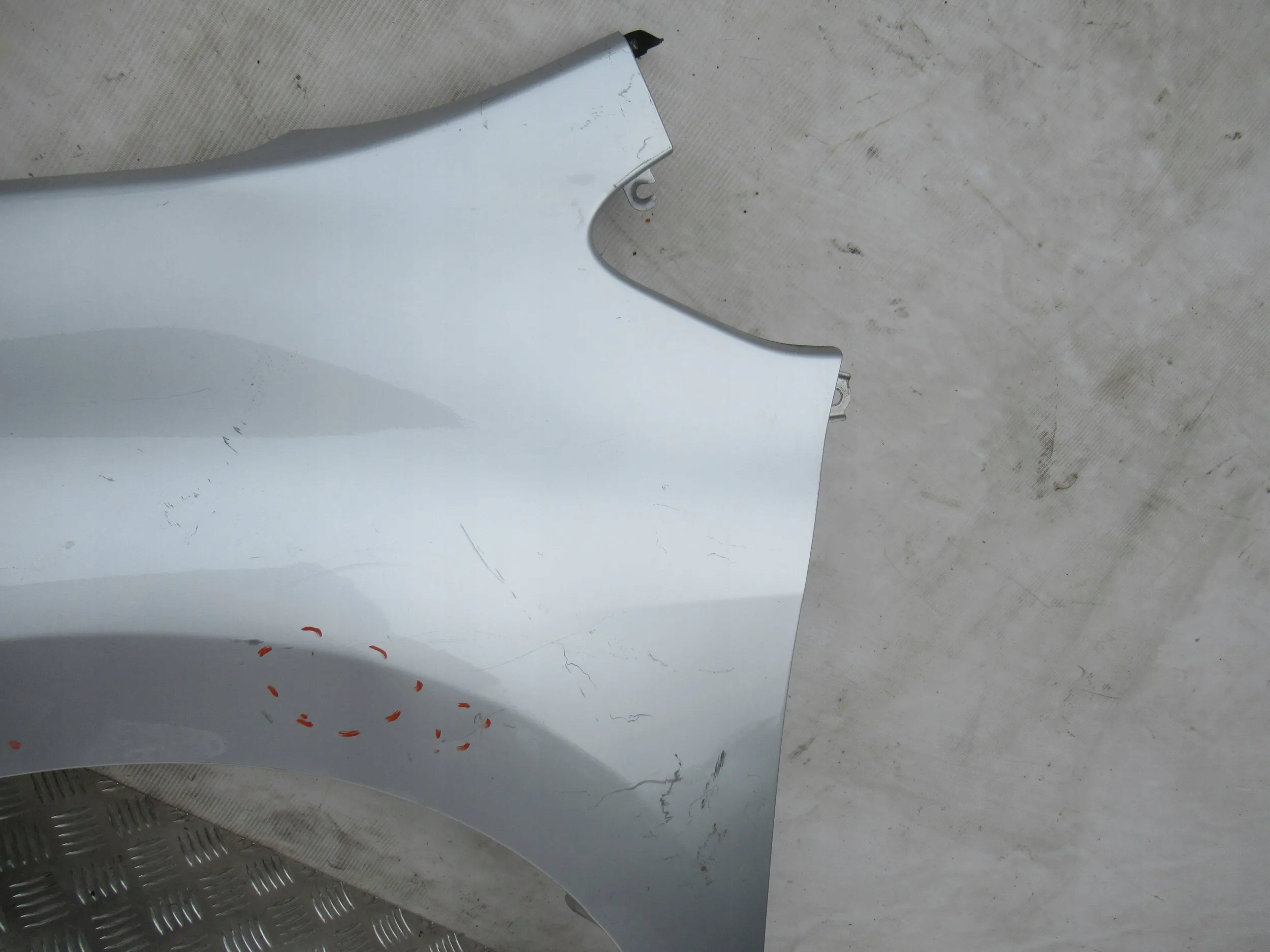 BLATNIK PREDNÝ LAVY TOYOTA AURIS I LIFT 10-