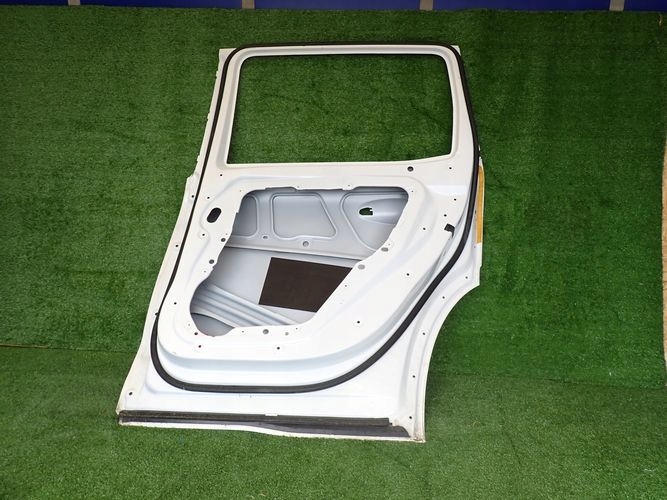 MERCEDES W247 247 GLB PRAVE ZADNE DVERE