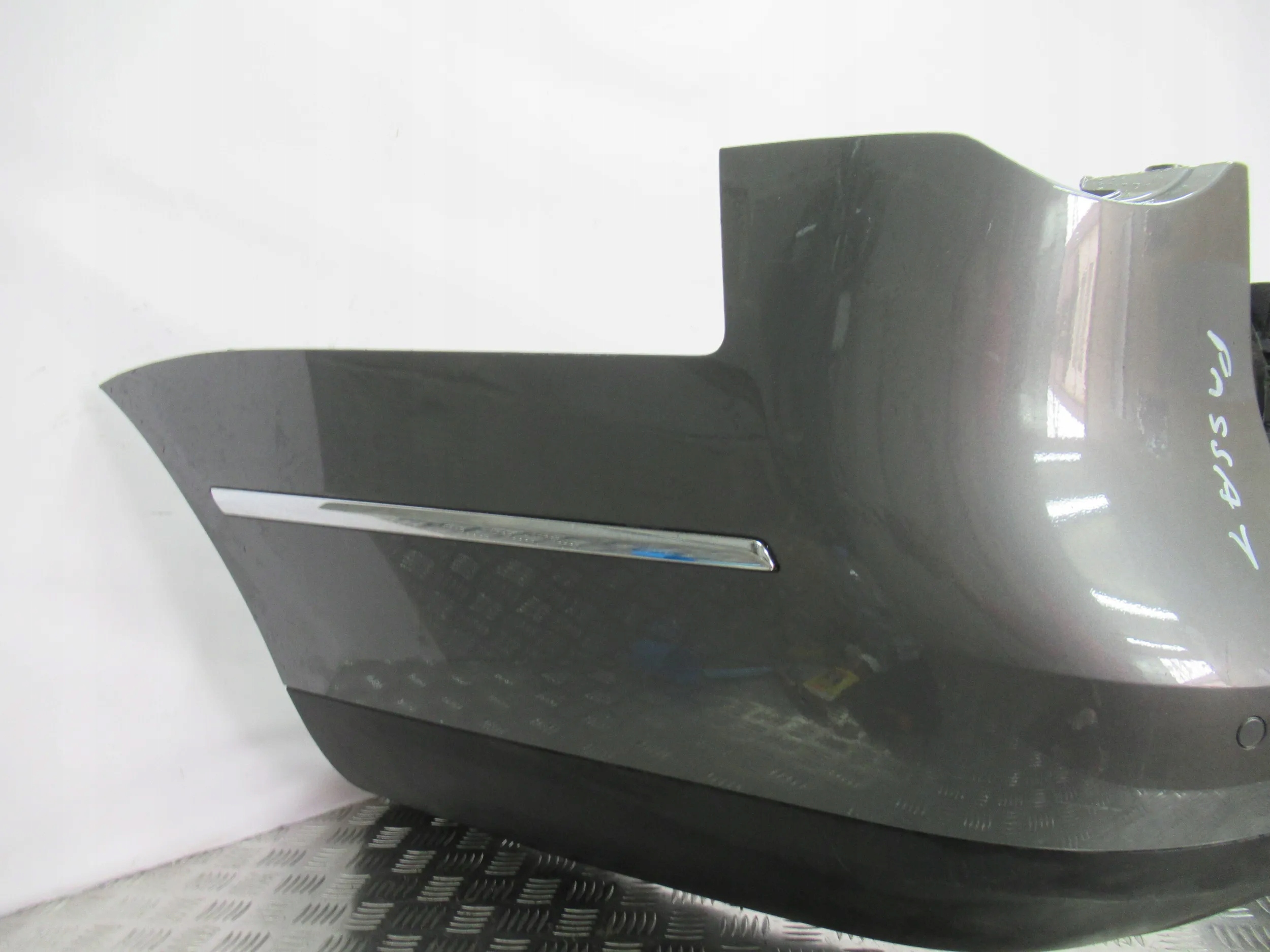 ZADNÝ NÁRAZNÍK VW PASSAT B6 KOMBI PDC