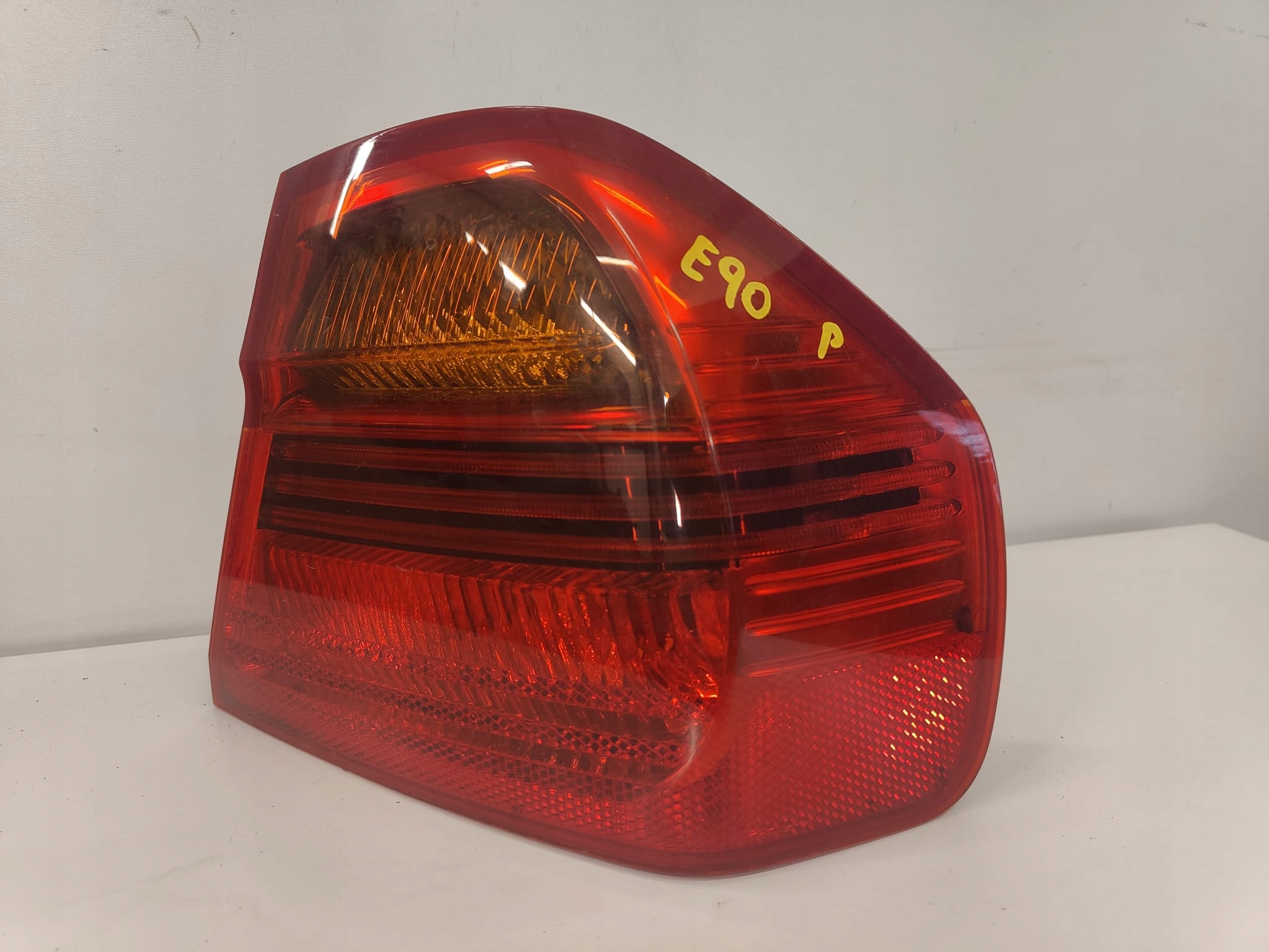 BMW e90 05-08 6937458 PRAVÉ ZADNÉ SVETLO