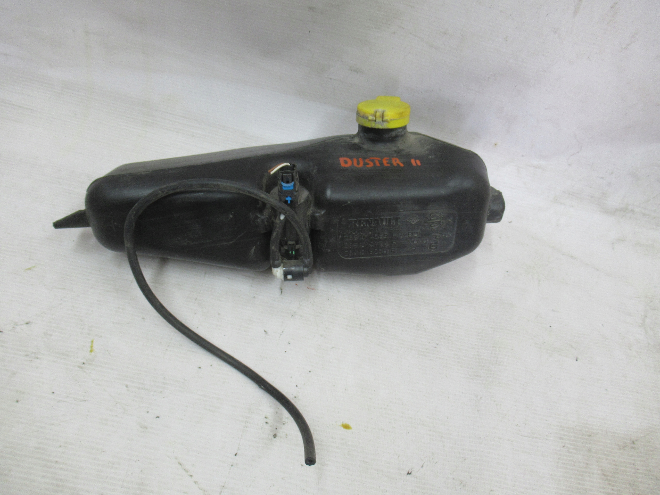 NÁDOBKA OSTREKOVAČOV DACIA DUSTER II