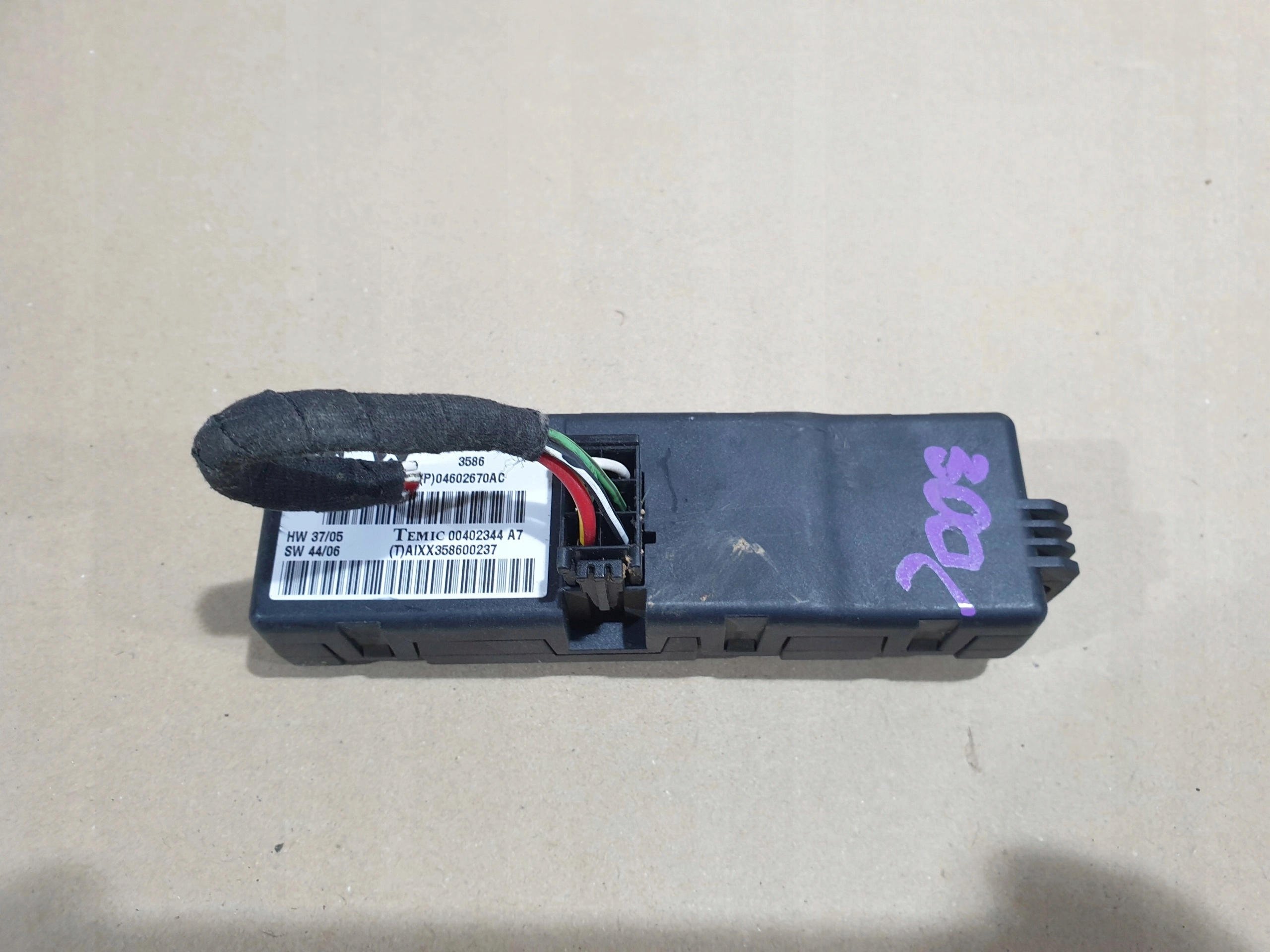 CHRYSLER 300C MODUL SEDAČKY 04602670AC