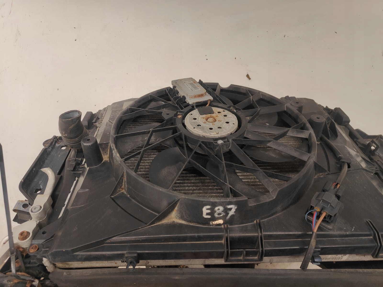 BMW e87 e81 PREDNÉ PÁS   KOMPLET VÝSTUHA CHLADIČE WENZAD 116i BENZIN n43