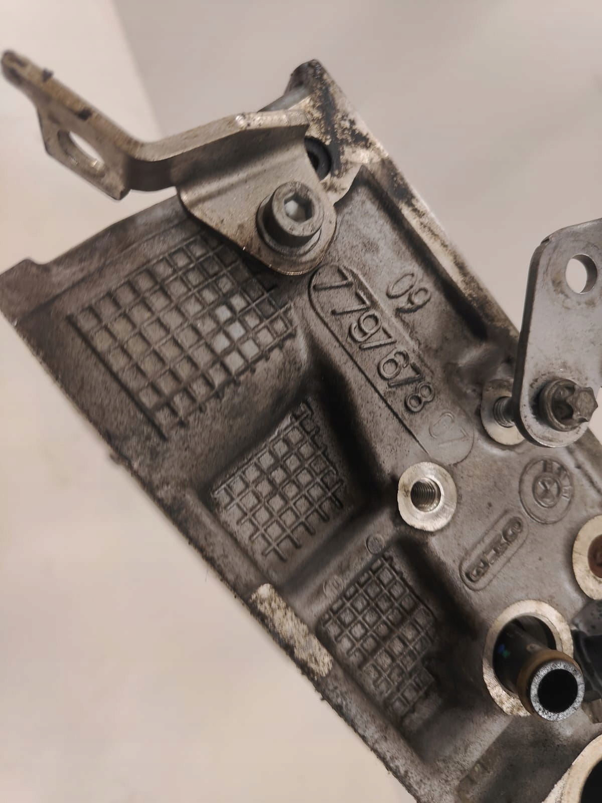 BMW n47 2.0 diesel HLAVA MOTORA VENTILY n47d20a e60 e90 e87 779767807