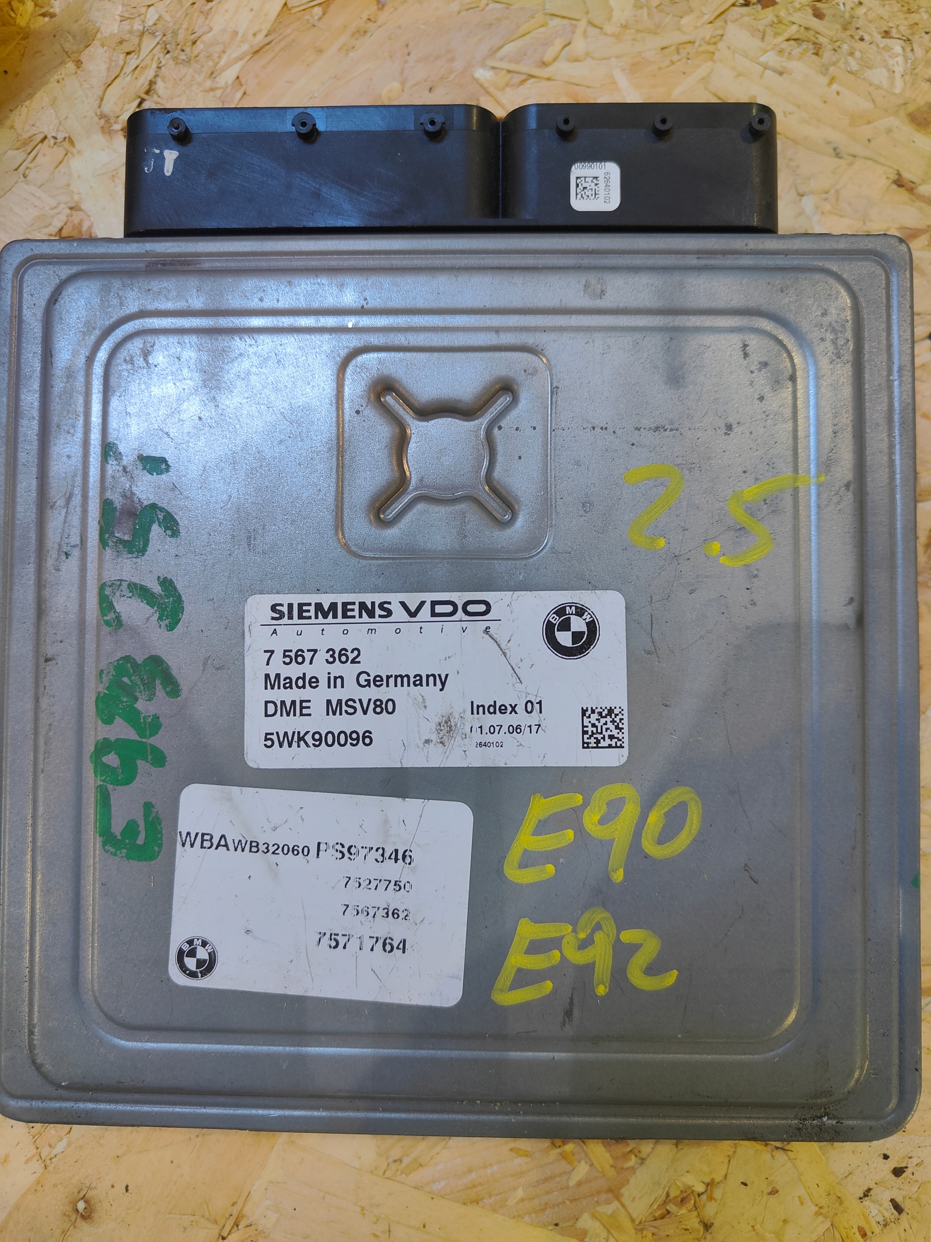 RIADIACA JEDNOTKA MOTORA BMW e90 e92 325 OE 7567362