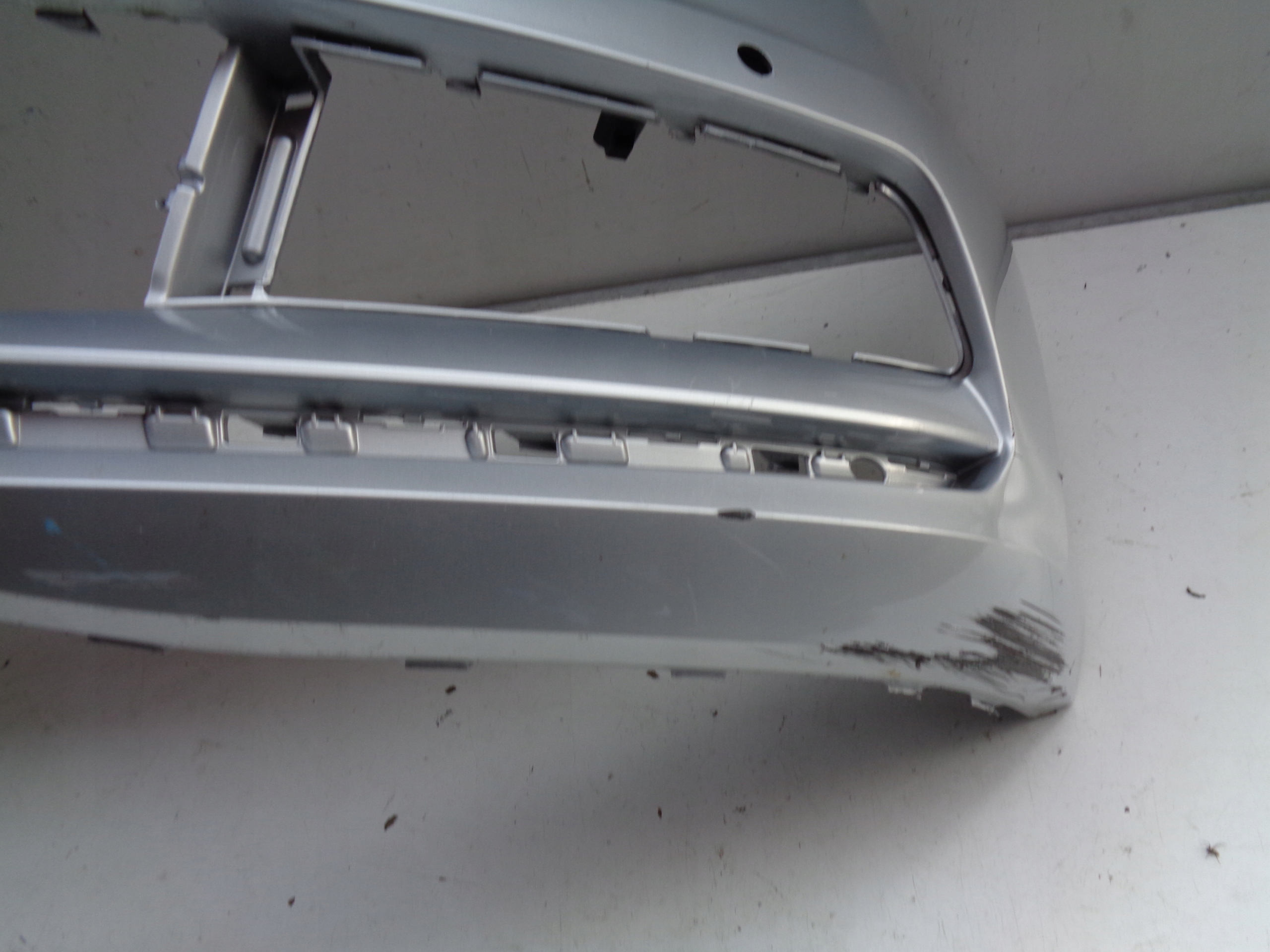 PREDNÝ NÁRAZNÍK VW TOURAN 5TA 16- NR 37018