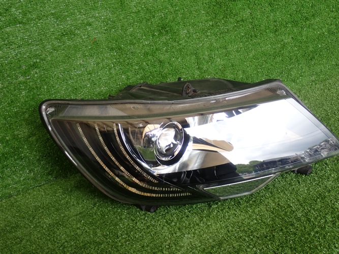 SKODA SUPERB II XENON LIFT 13- PRAVE PREDNE SVETLO