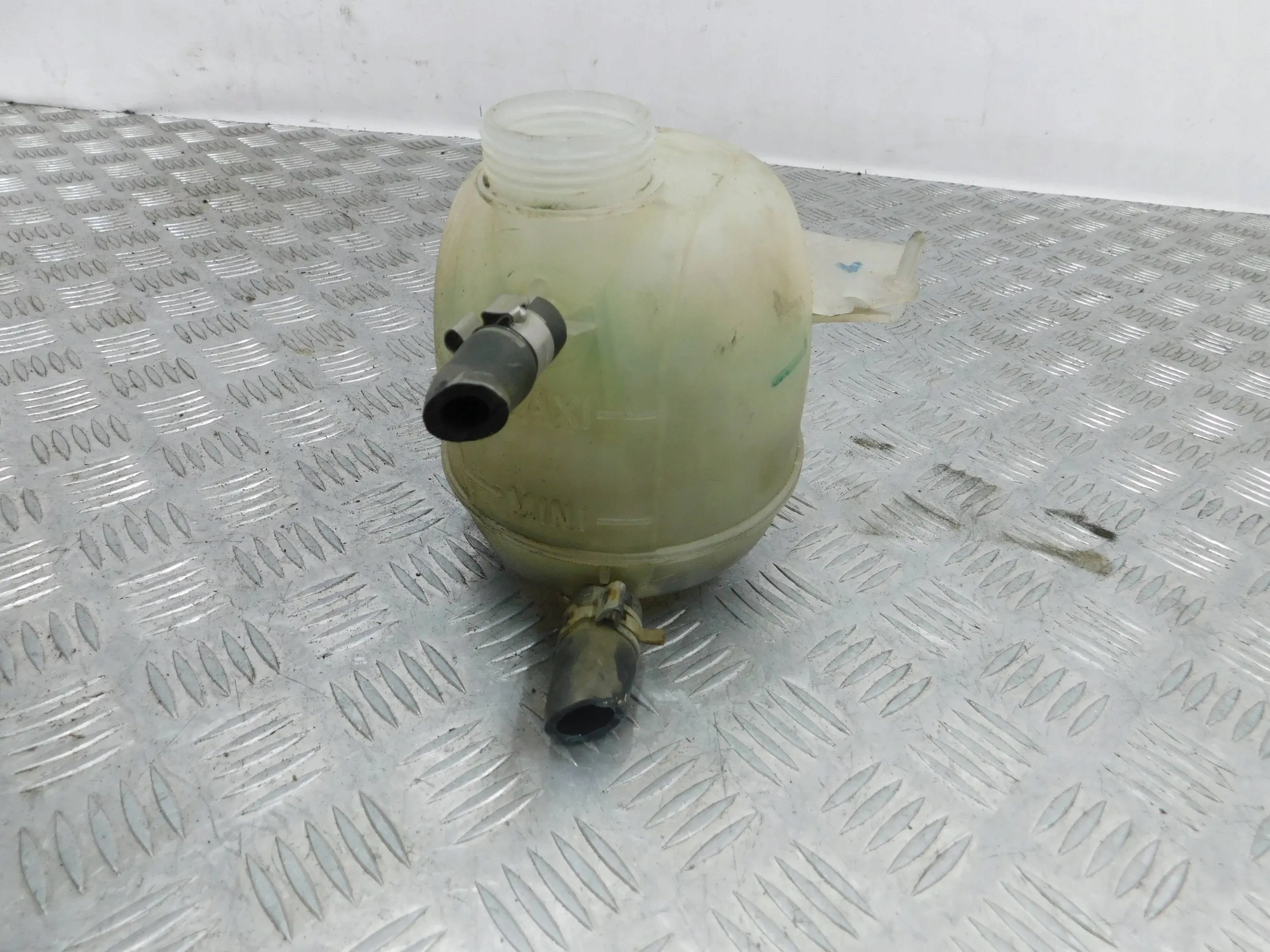 VYROVNAVACIA NADOBKA DACIA LOGAN I 1.6 8V