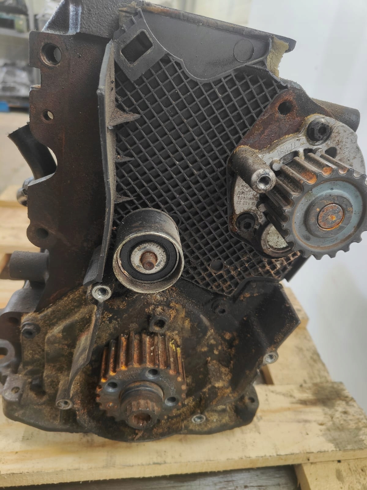 Audi 2.0tdi 03L023A cag BLOK MOTORA KĽUKA PIESTY  SPODOK MOTORA