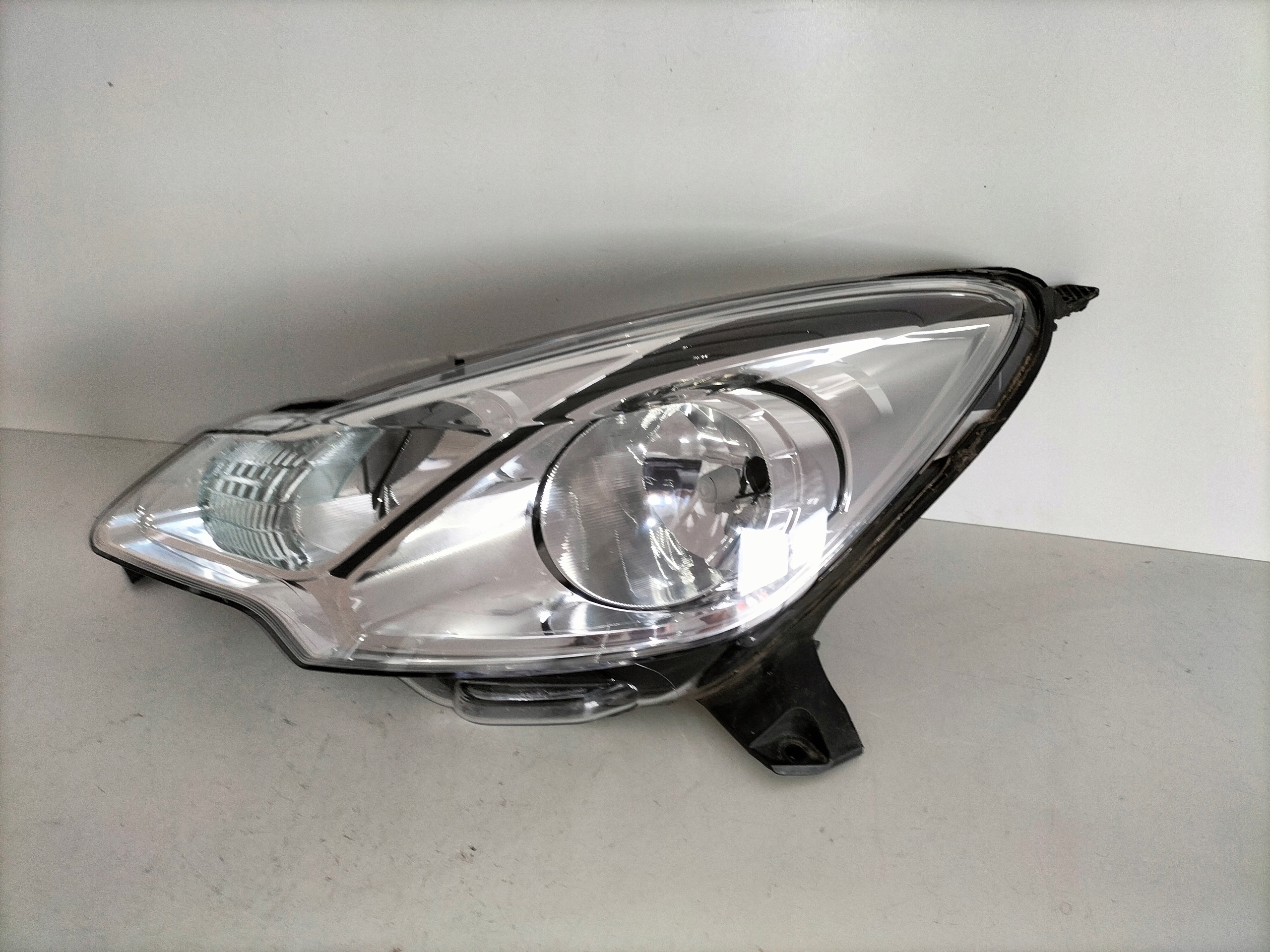 LAVE PREDNE SVETLO CITROEN C3 II 09-16