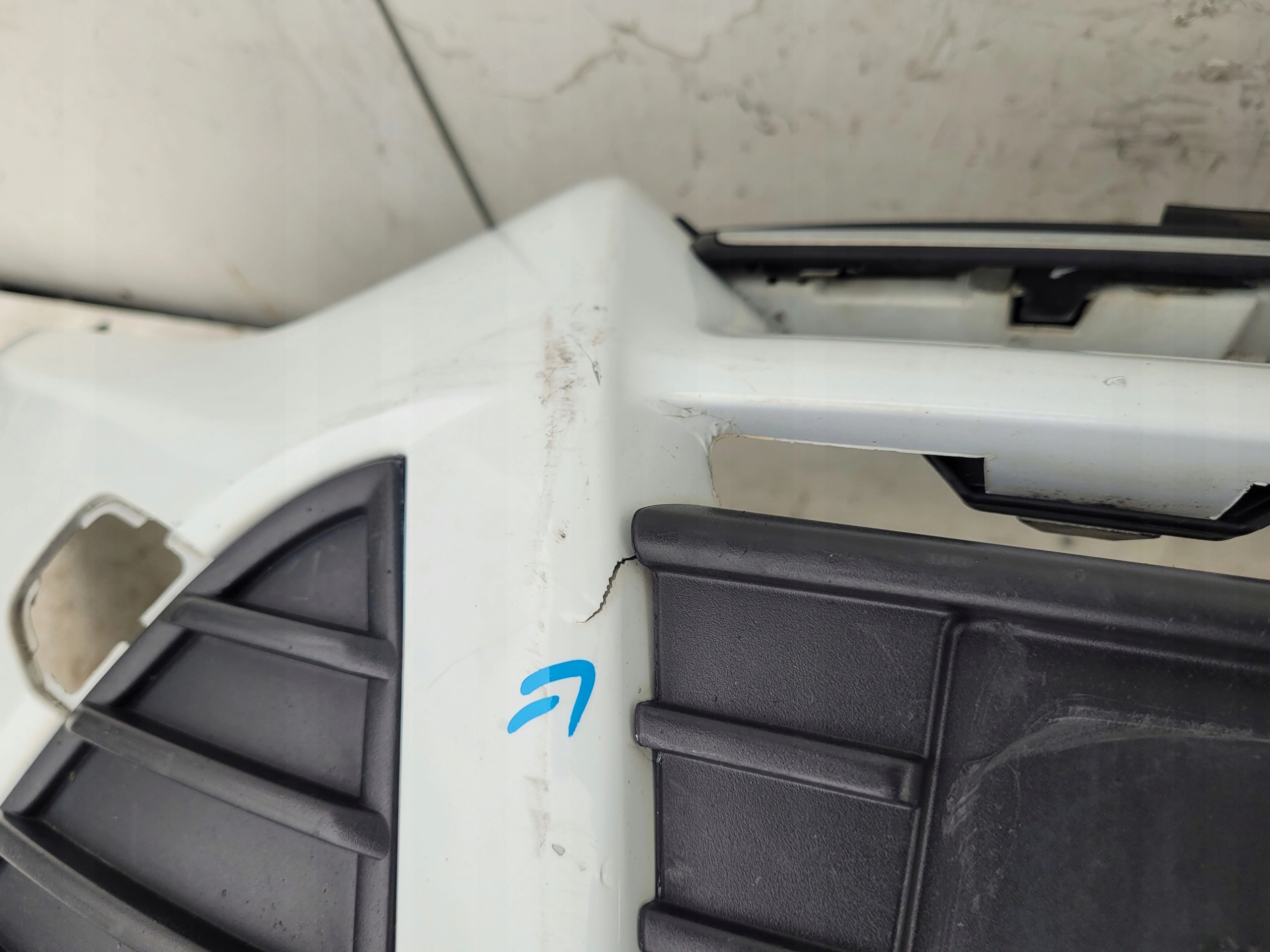 FORD FOCUS MK3 PREDNÝ NÁRAZNÍK