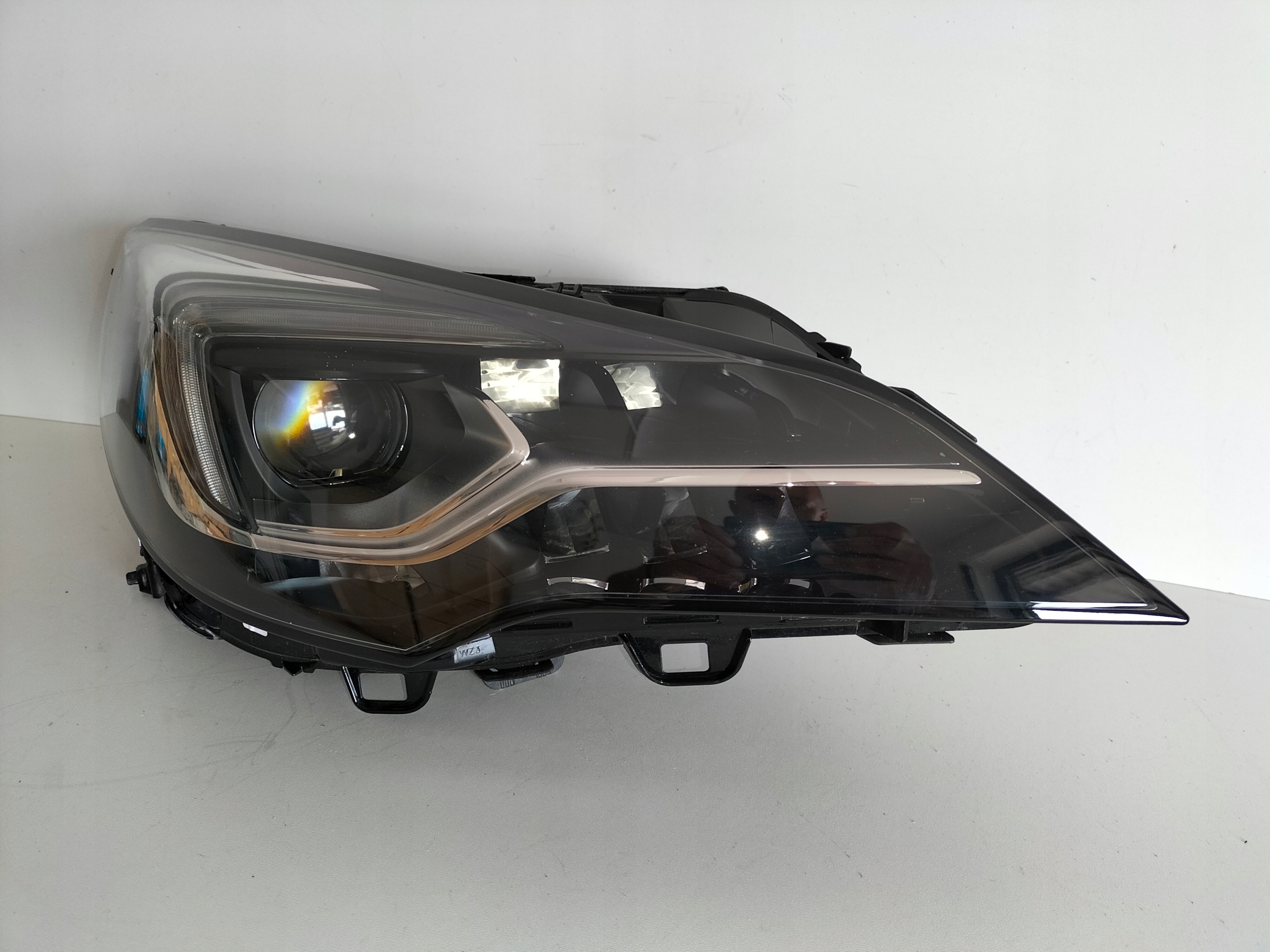 PRAVE PREDNE SVETLO OPEL ASTRA V K 15- INTELLI LUX FULL LED
