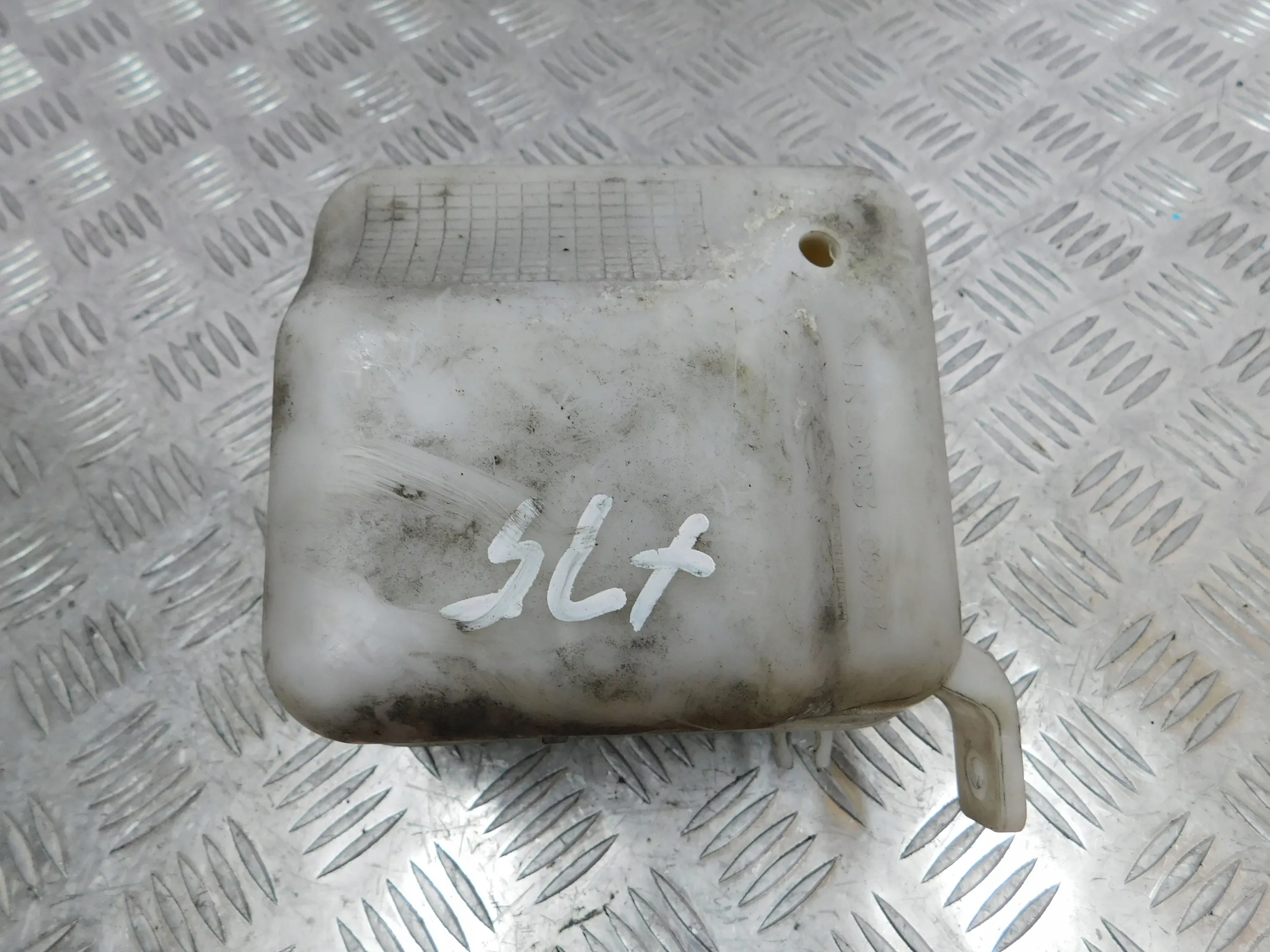 VYROVNAVACIA NADOBKA HYUNDAI IX35 1.7 CRDI