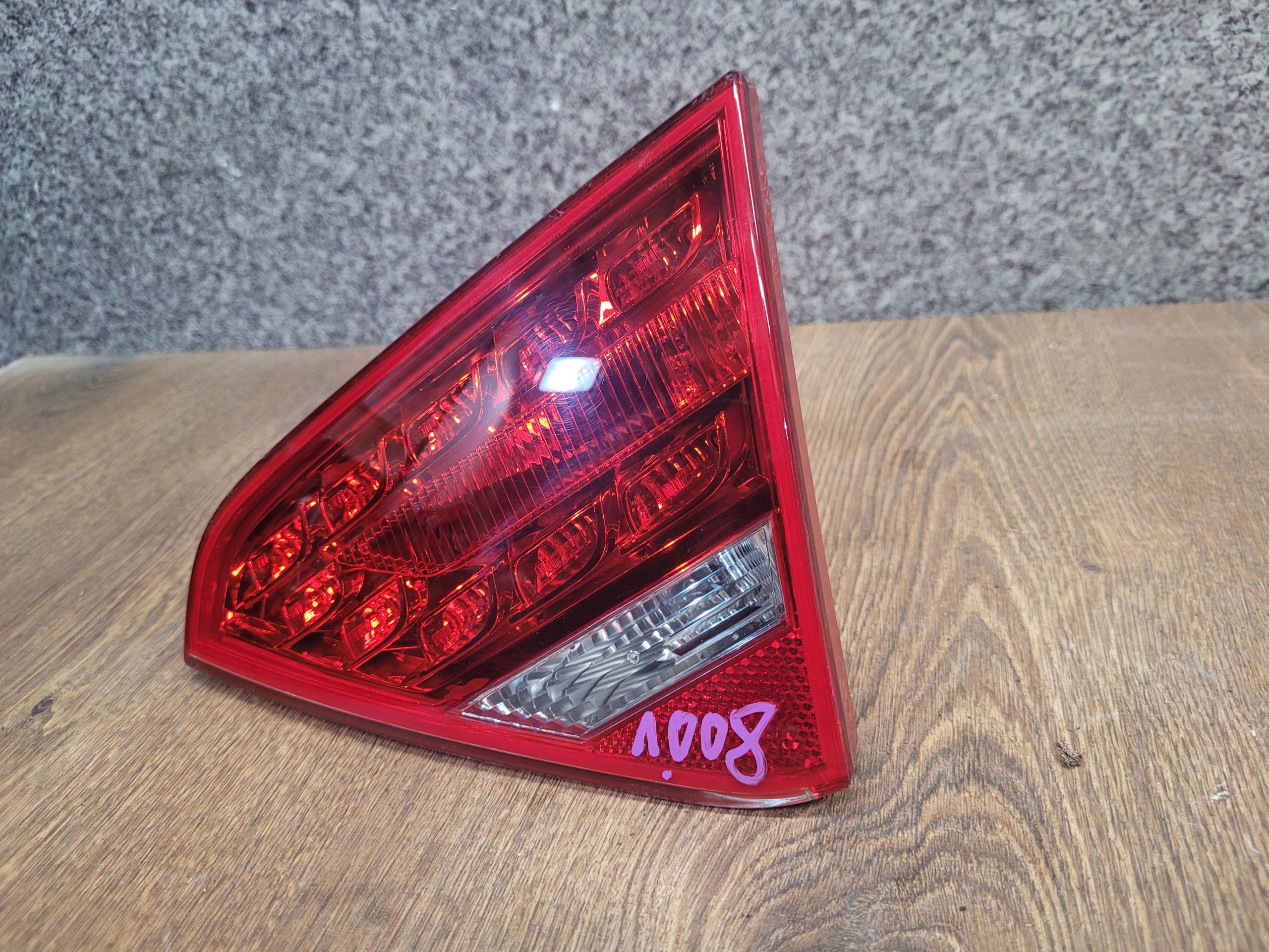 AUDI A5 08-011 8T0945094A PRAVE ZADNE SVETLO V KAPOTE