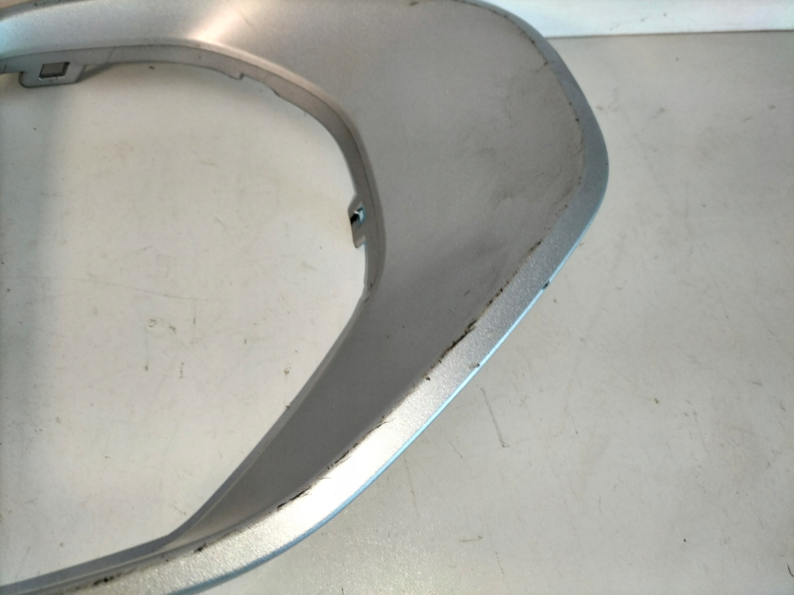 RAMIK LISTA MRIEZKA LIŠTA PREDNÉHO NÁRAZNÍKA PRAVA VW ATLAS LIFT 23-