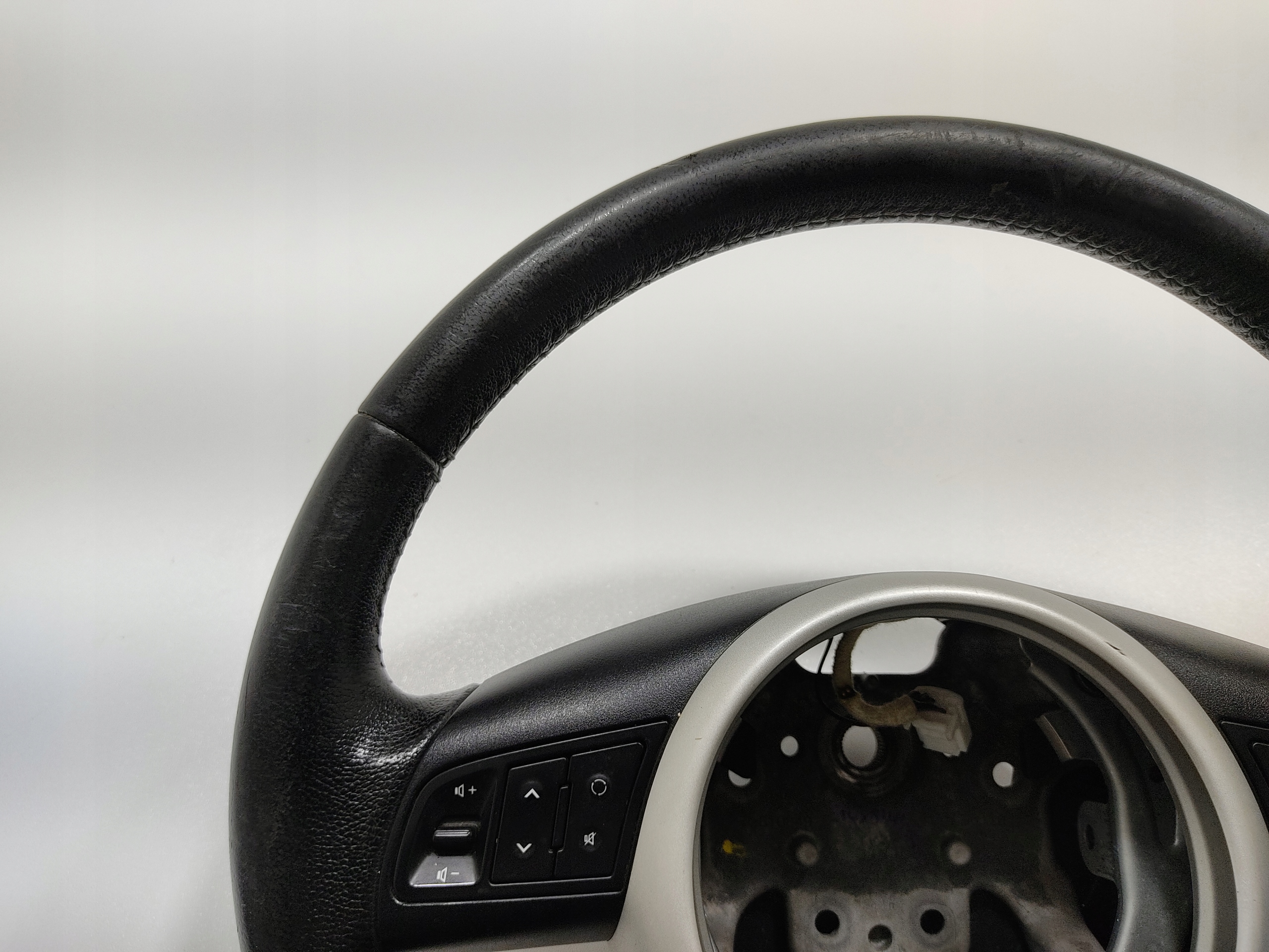 MULTIFUNKČNÝ VOLANT TLACIDLA KIA VENGA 2009-2019