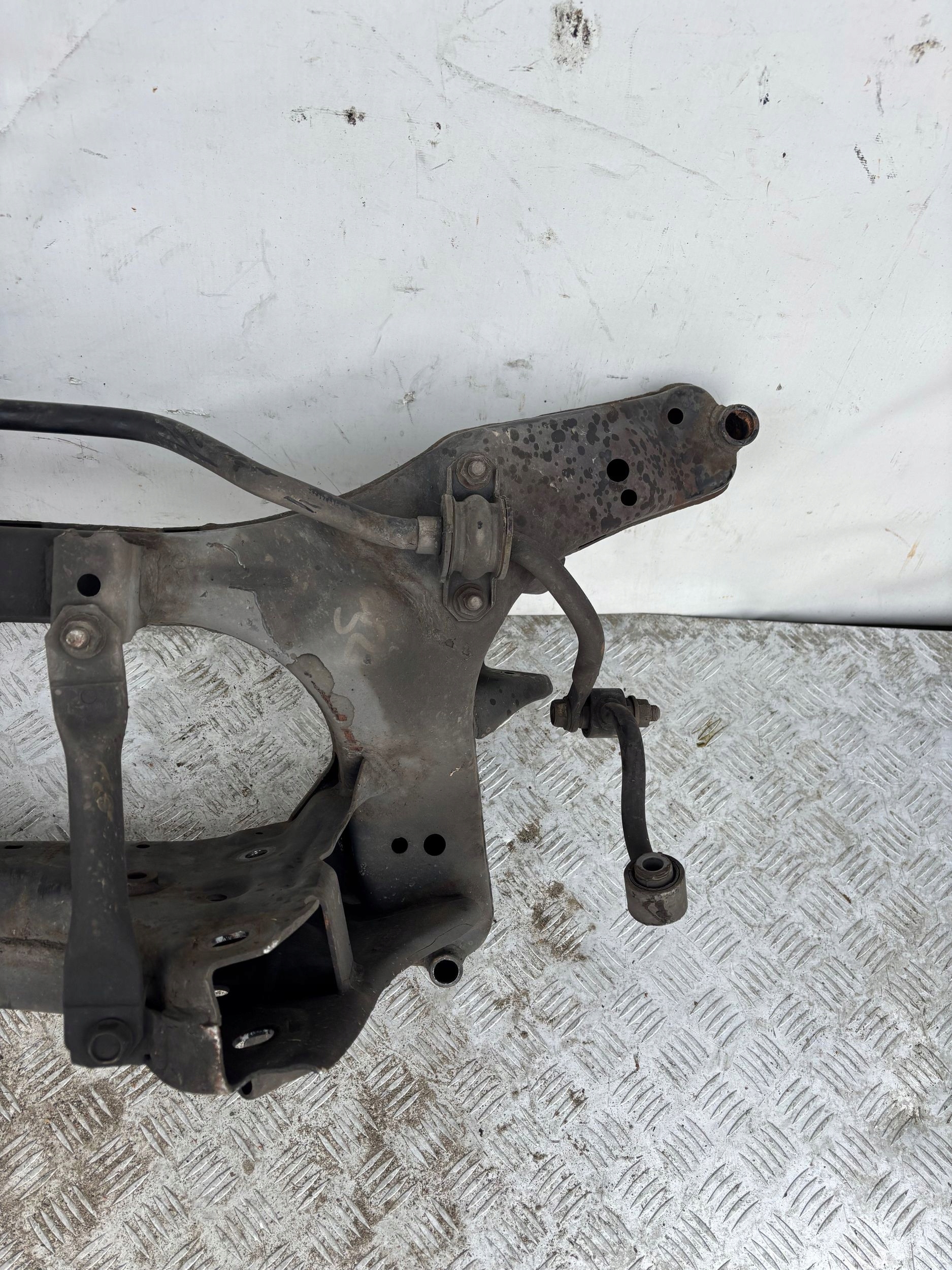 PREDNÁ NÁPRAVA ZADNA VÝSTUHA NISSAN QASHQAI J10 06-