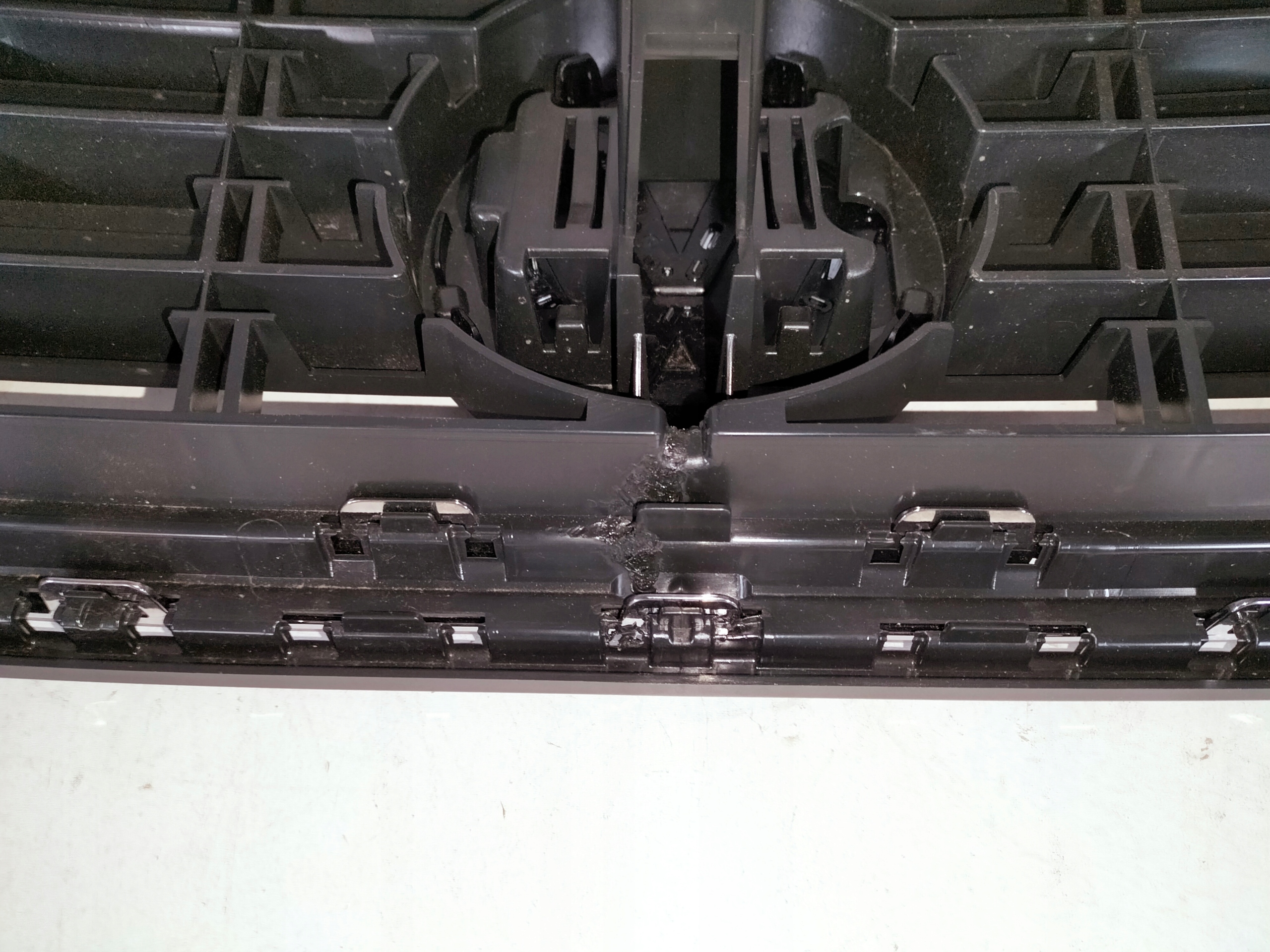 MRIEZKA LISTA VW POLO VI LIFT 20- SEDAN