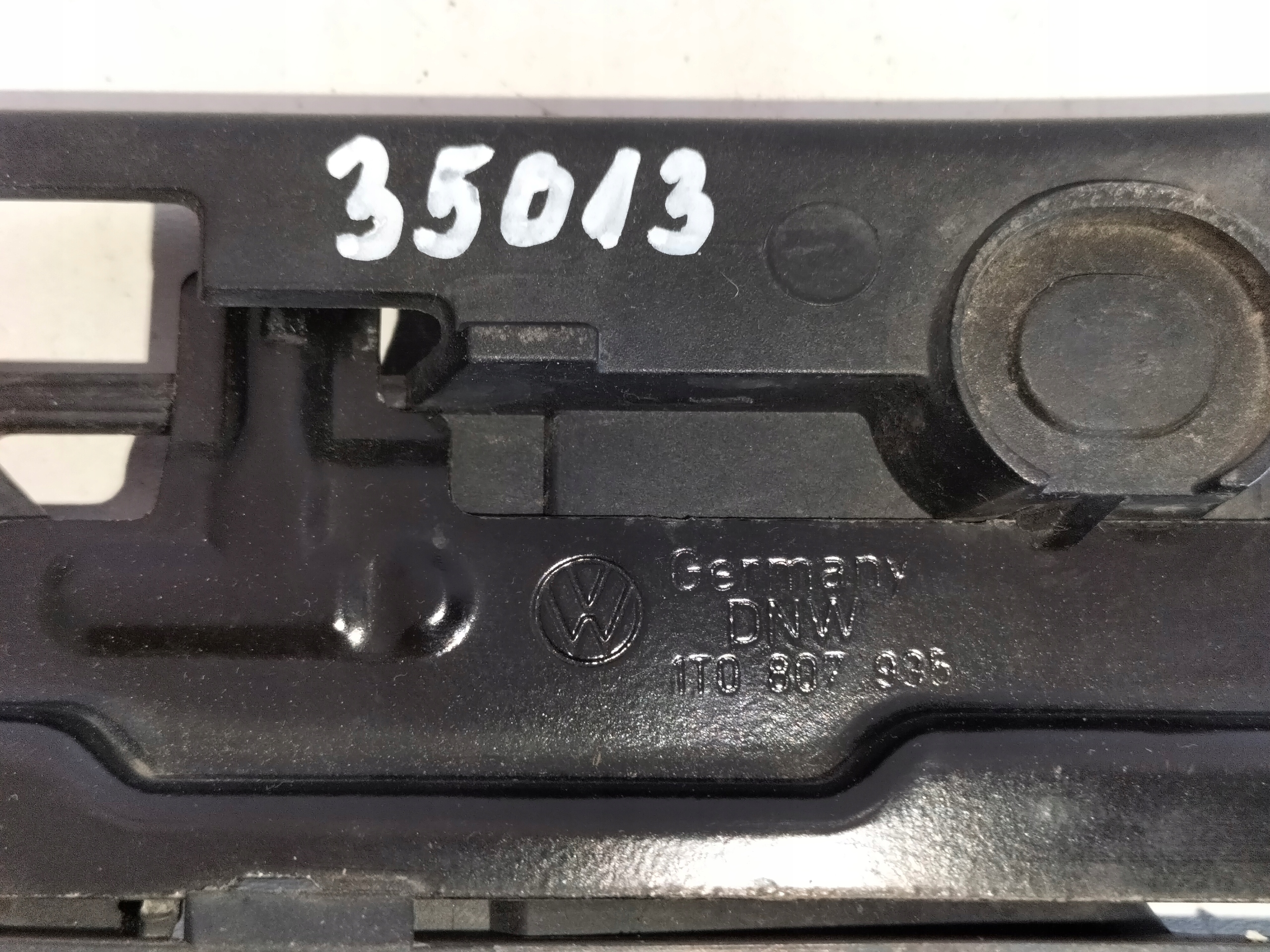 DRZIAK PREDNEHO NARAZNIKA LAVY VW CADDY III 04-10