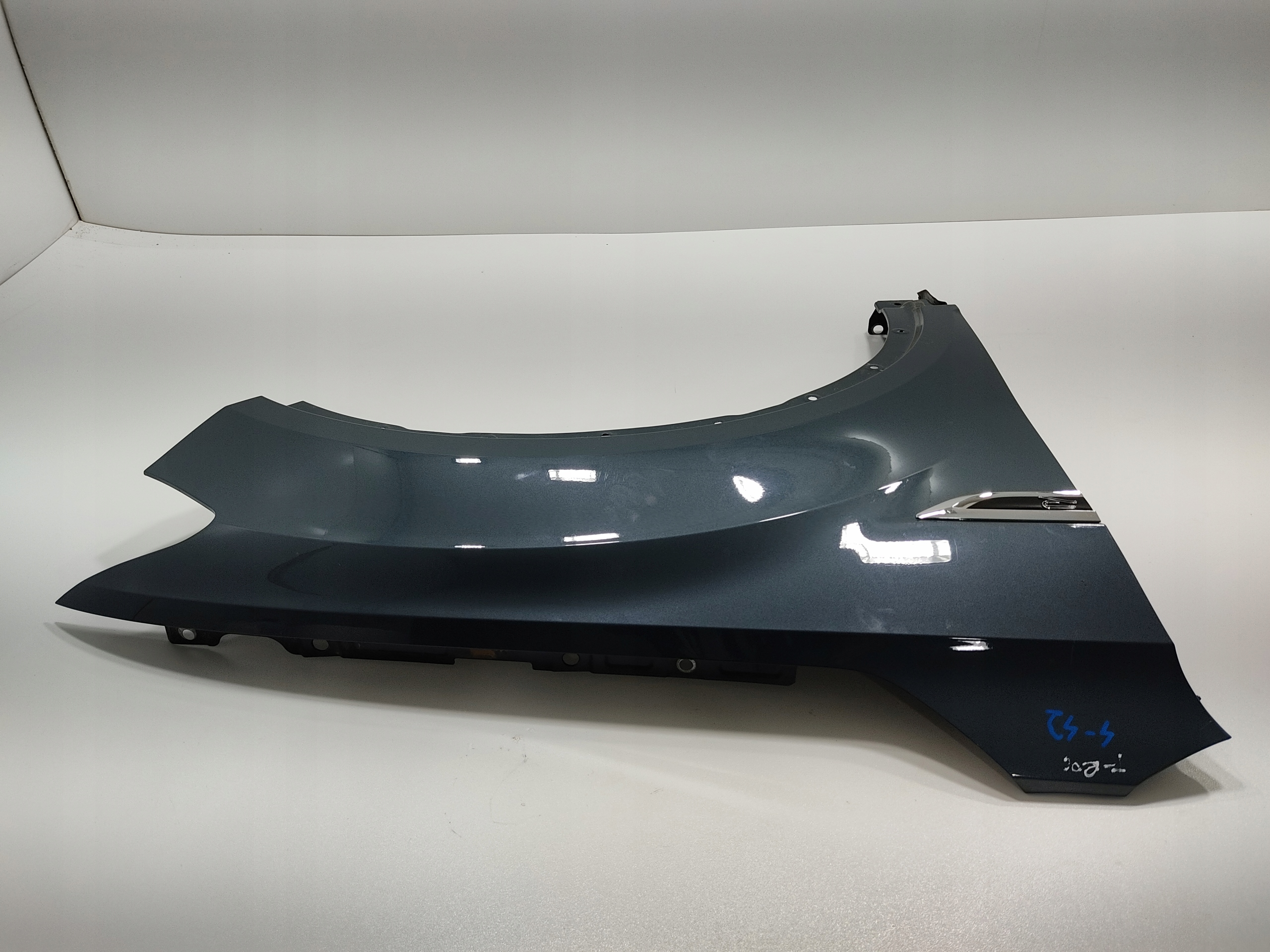 PRAVY PREDNY BLATNIK VOLKSWAGEN T-ROC 2020-2024 LIFT