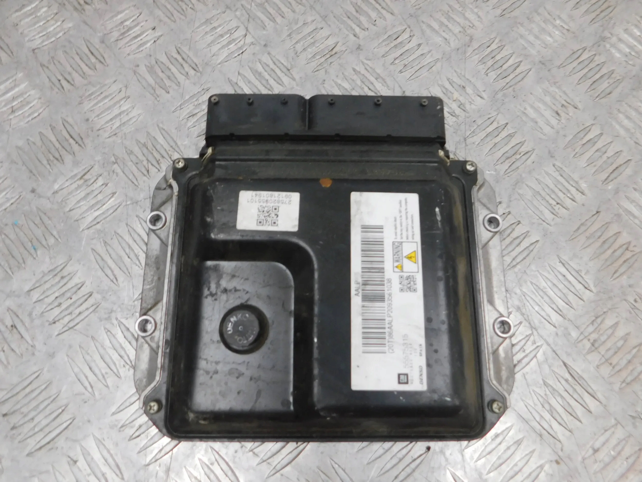 RIADIACA JEDNOTKA MOTORA ASTRA J 1.7 CDTI 55575315