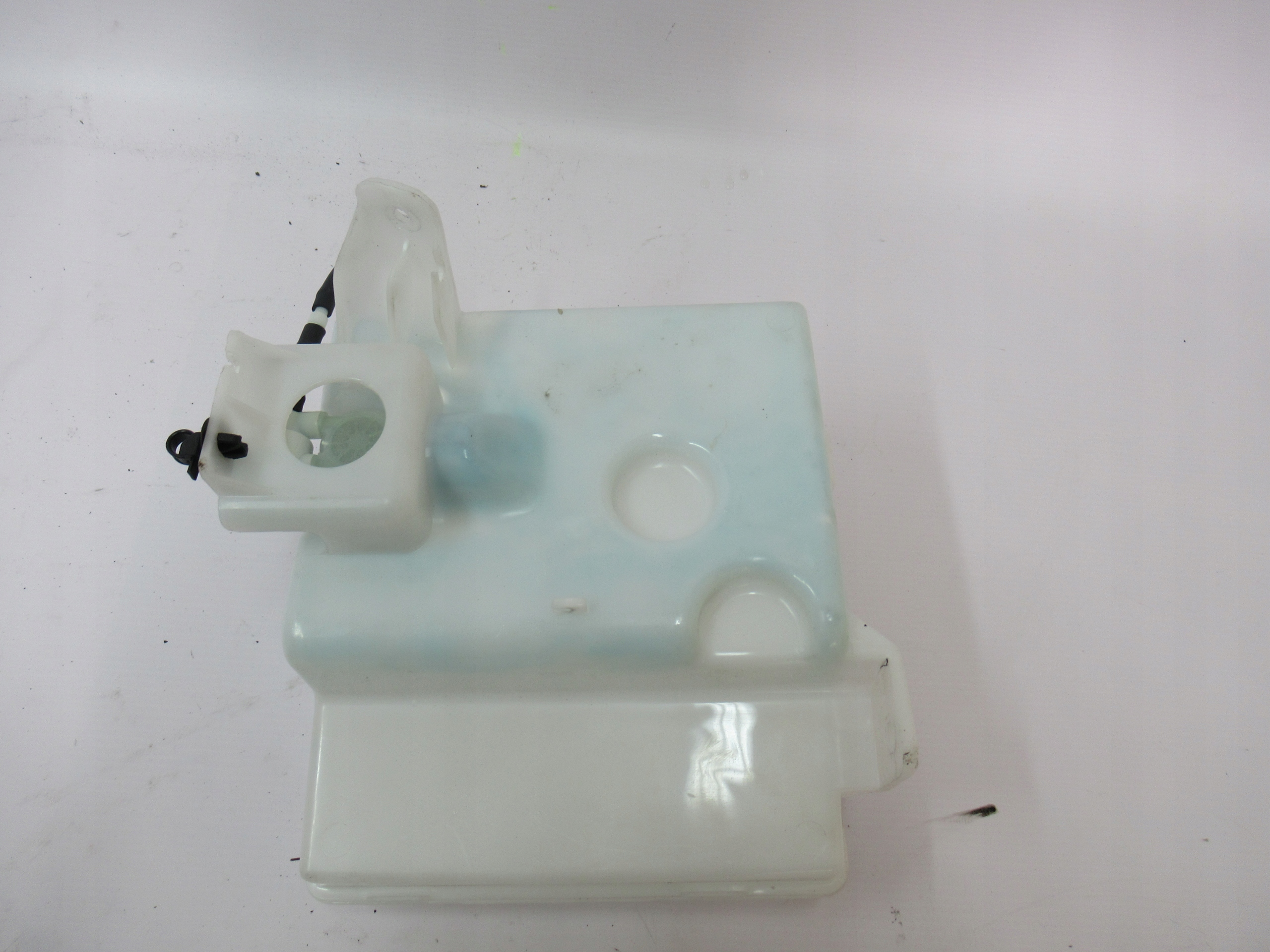 NÁDOBKA OSTREKOVAČOV DACIA SPRING